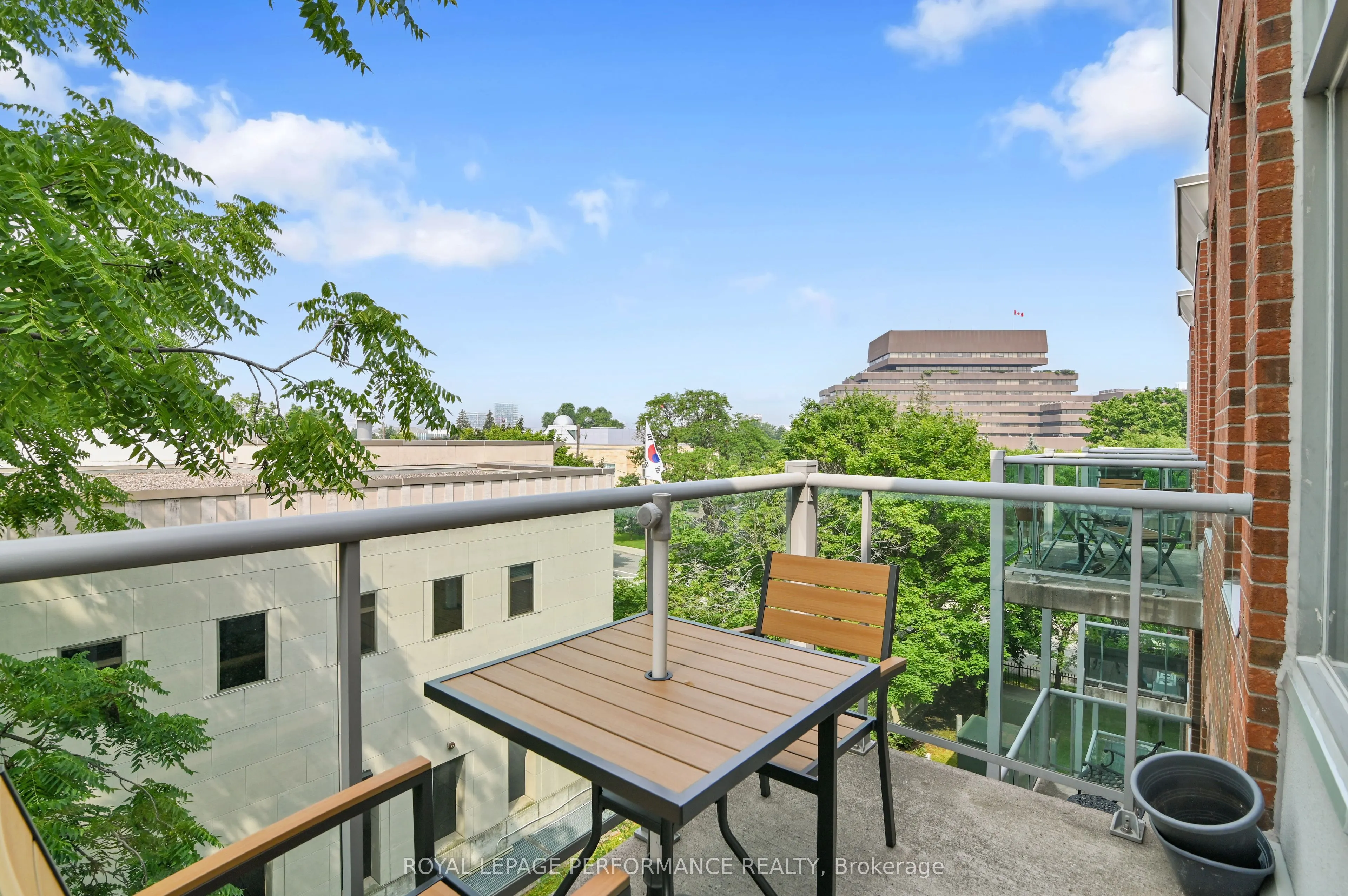 205 Bolton Street, #423