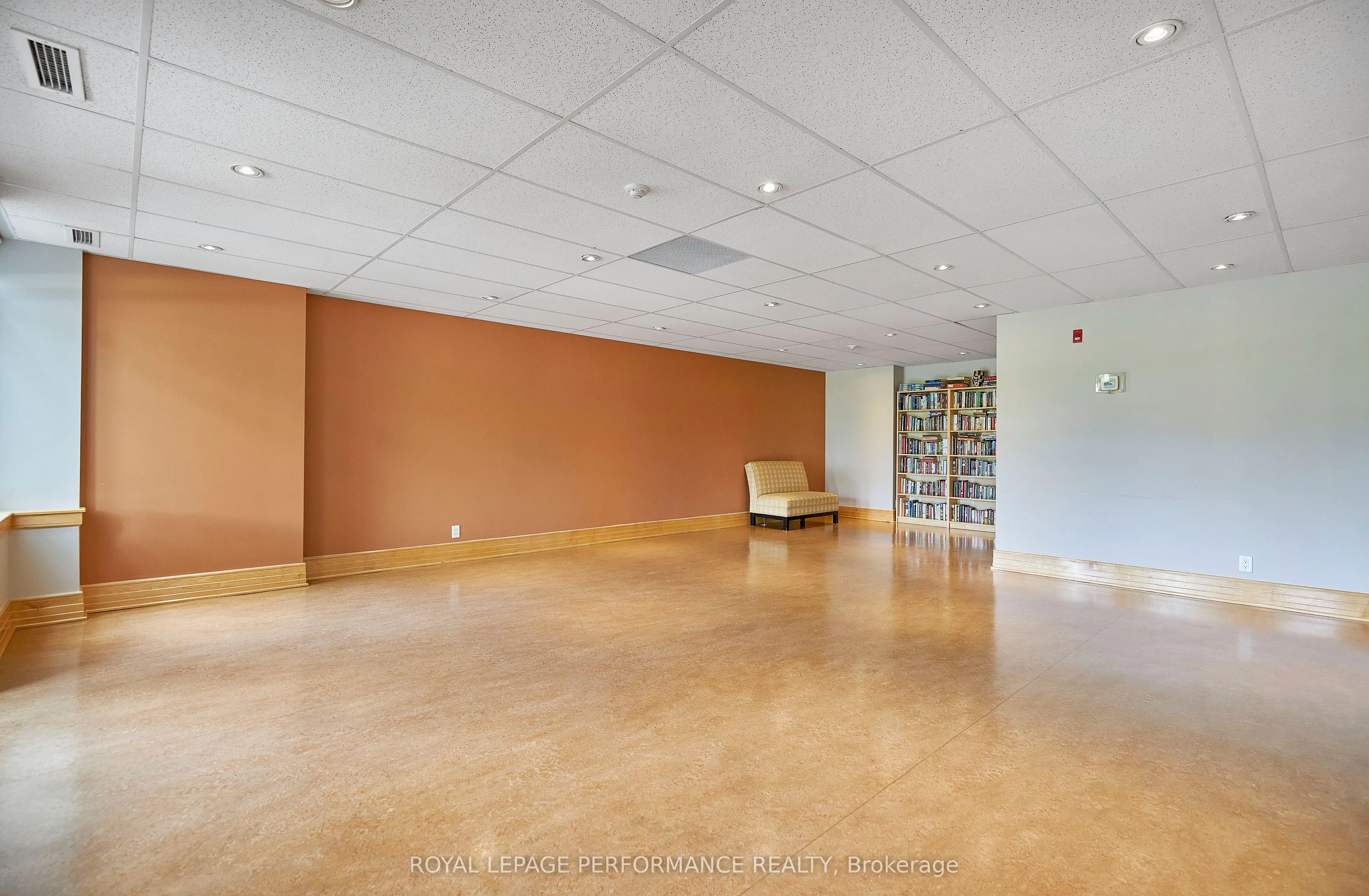 205 Bolton Street, #423