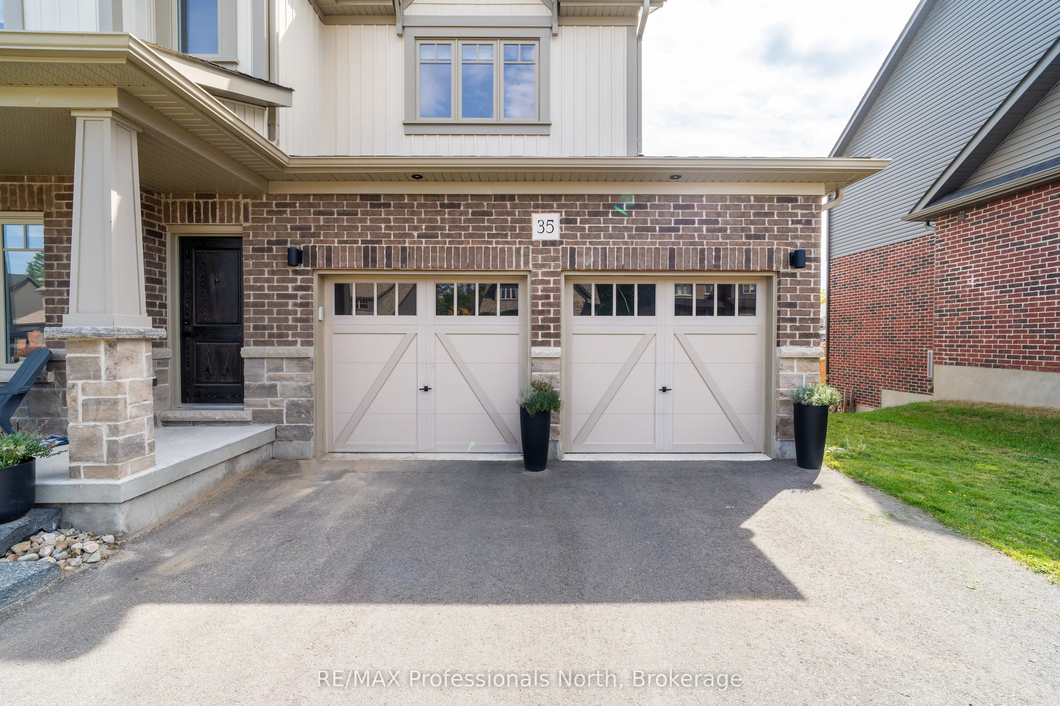 35 Woodstream Drive