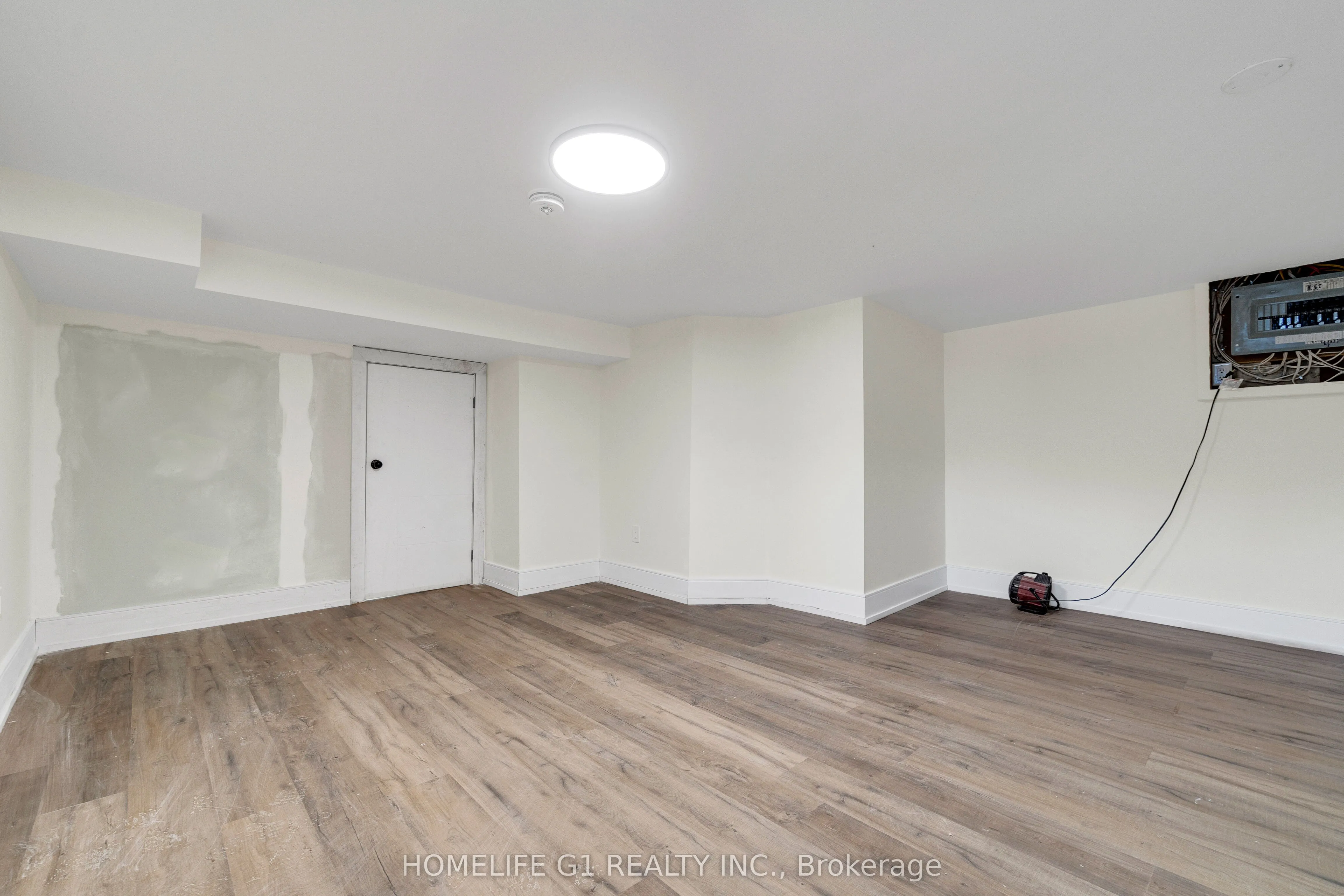 241 Charles Street W