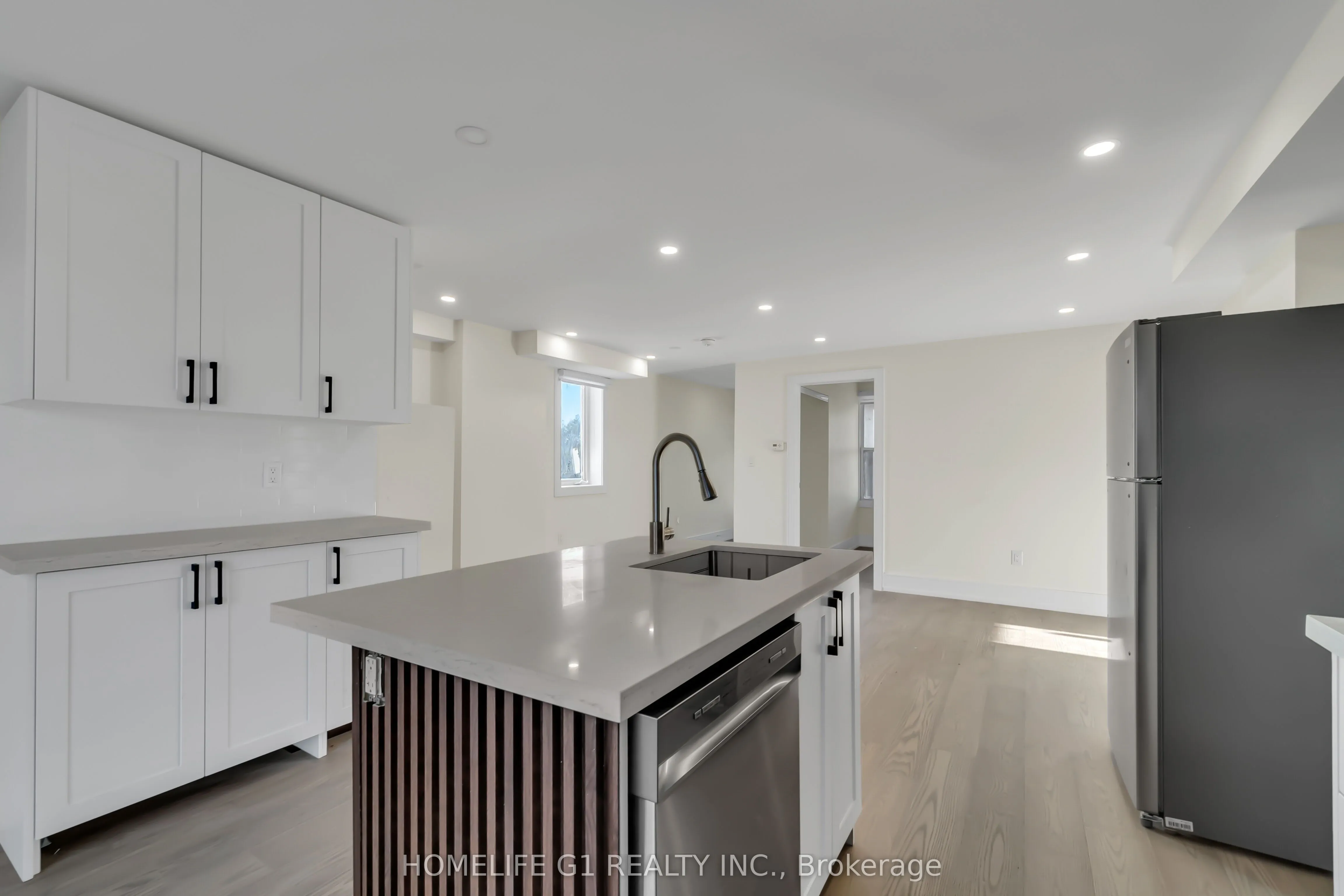 241 Charles Street W