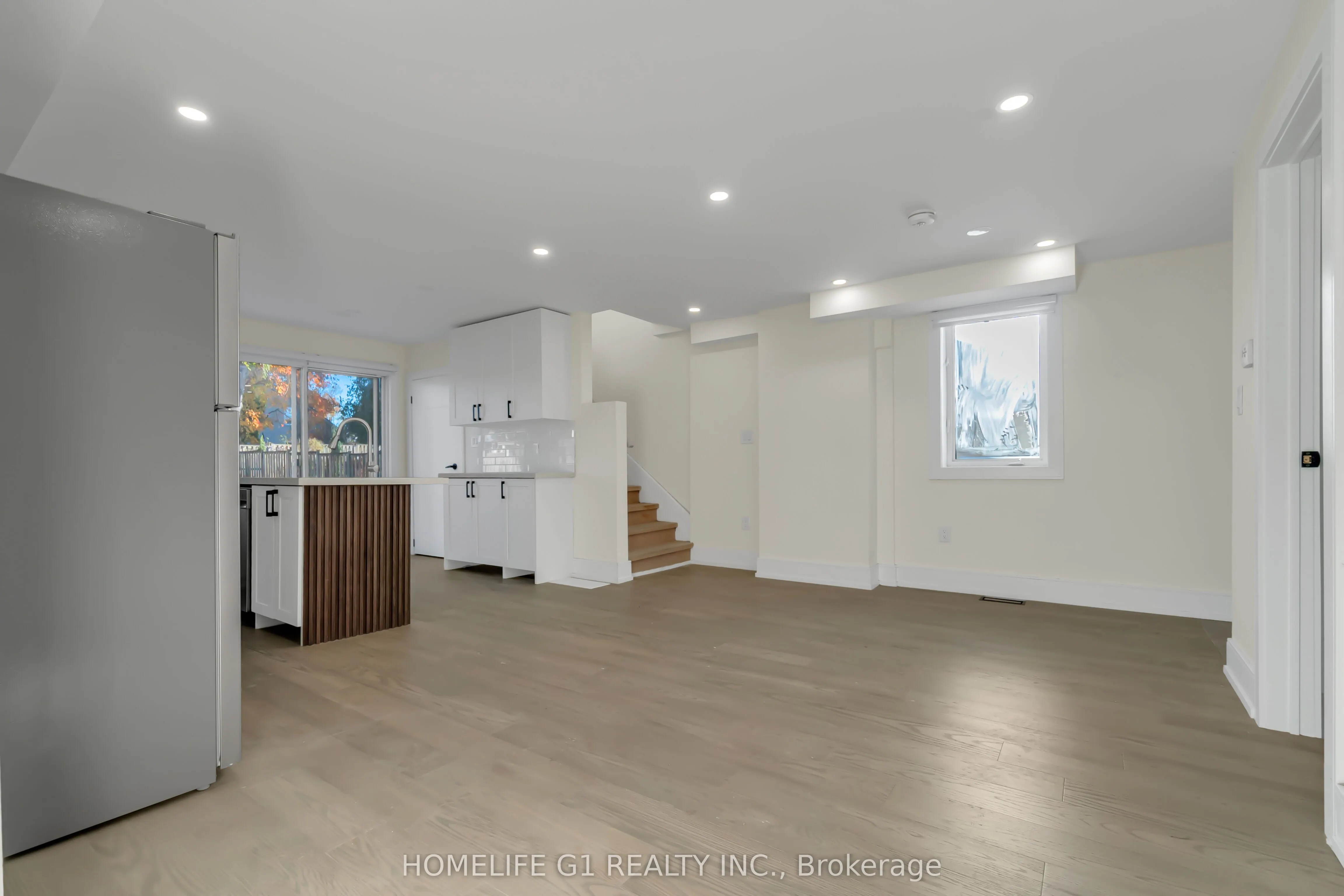 241 Charles Street W