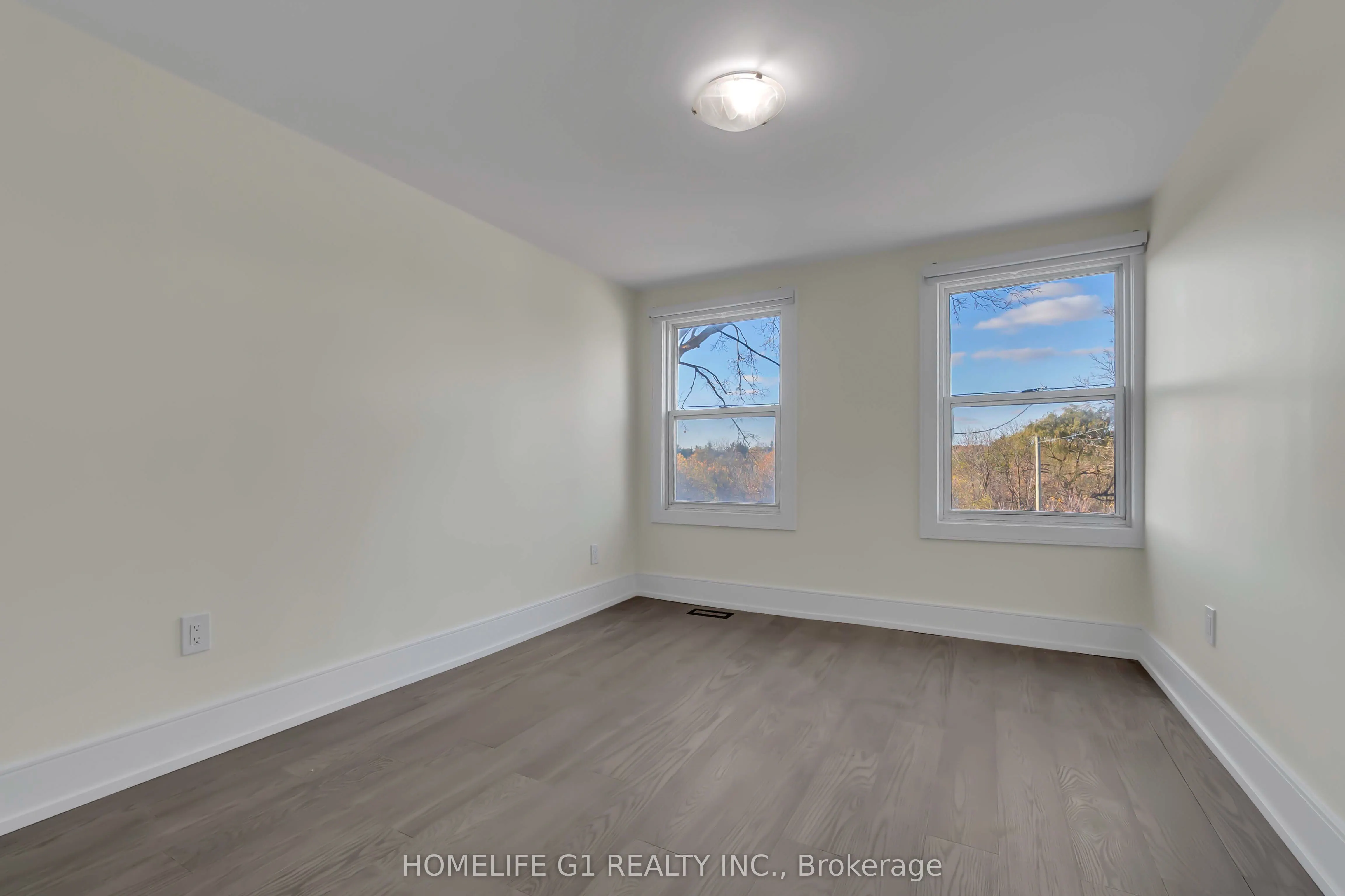 241 Charles Street W