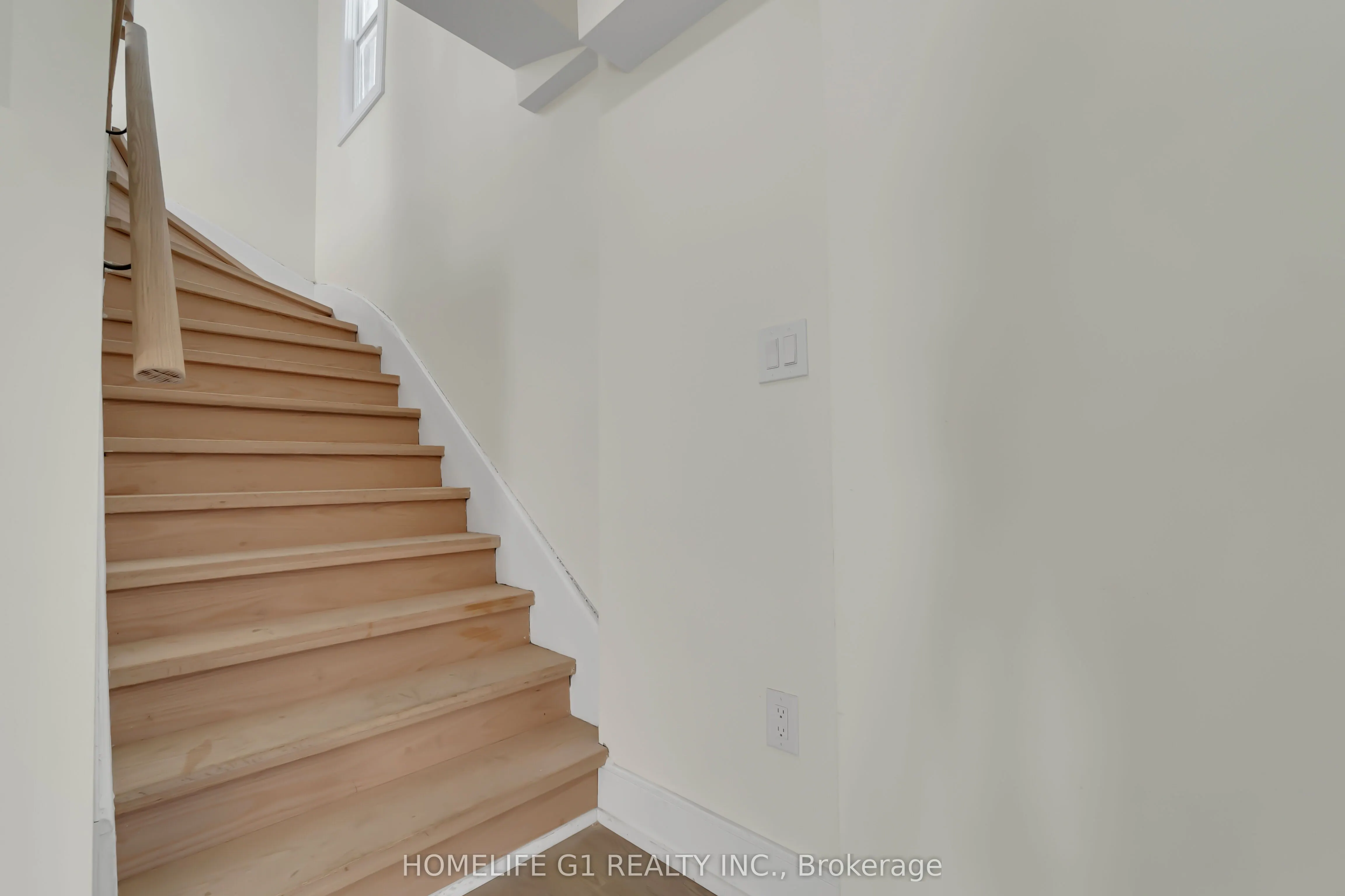 241 Charles Street W