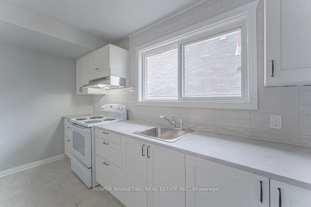 679 ROOSEVELT Avenue, #3