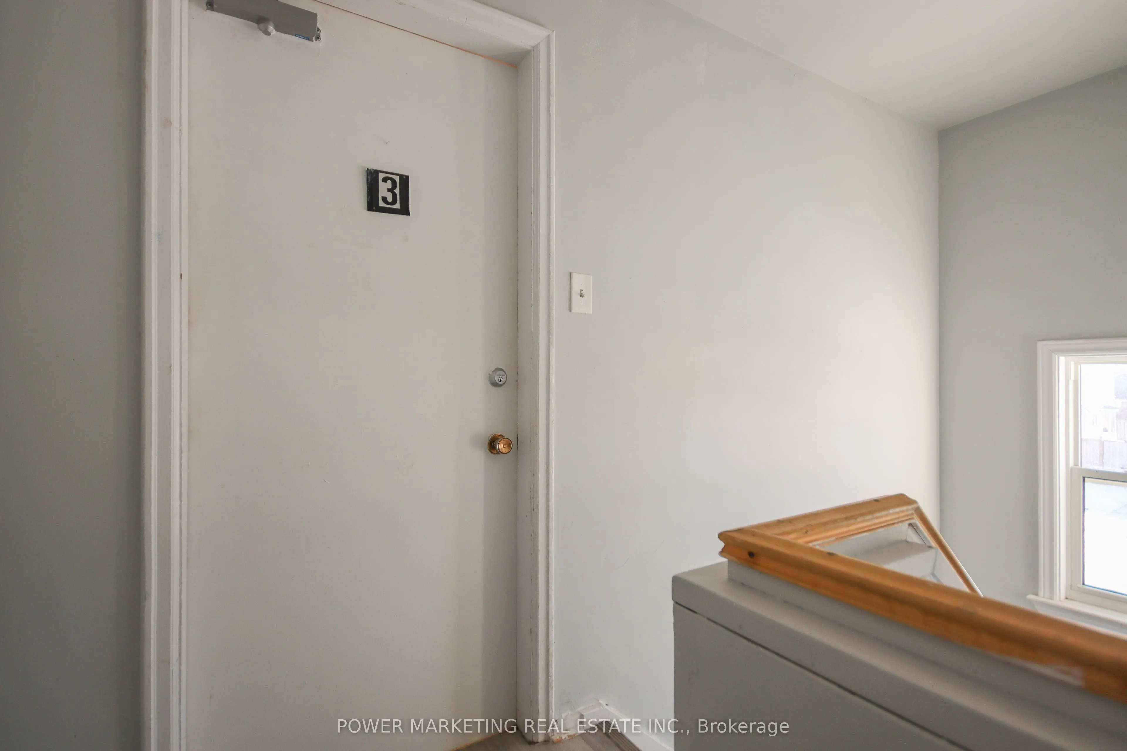 679 ROOSEVELT Avenue, #3