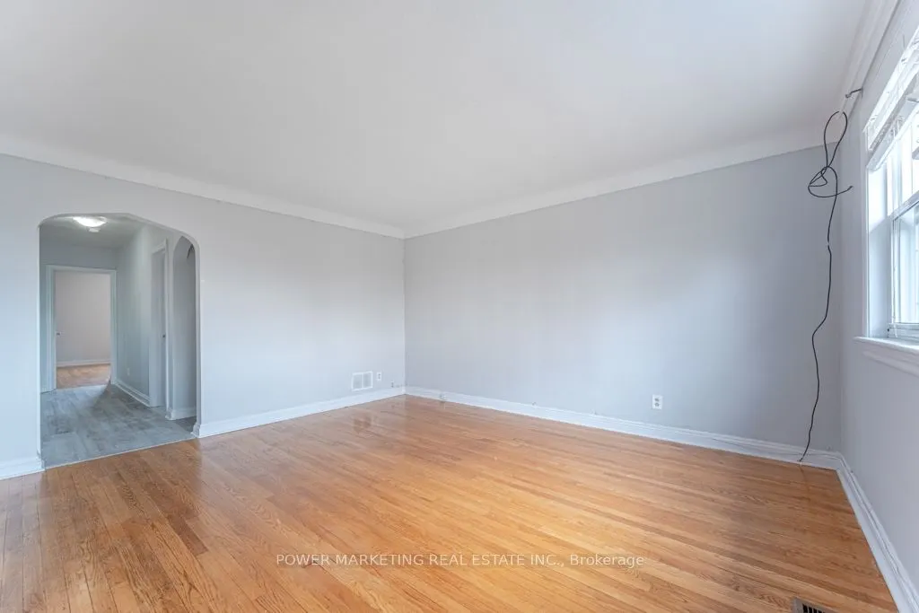 679 ROOSEVELT Avenue, #3