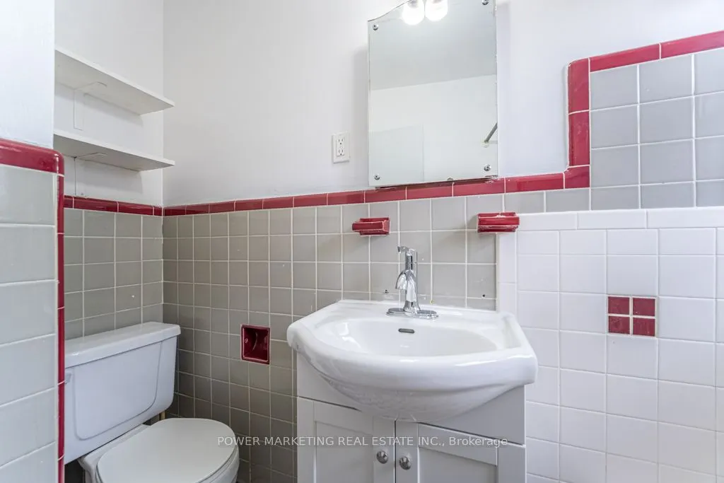 679 ROOSEVELT Avenue, #3
