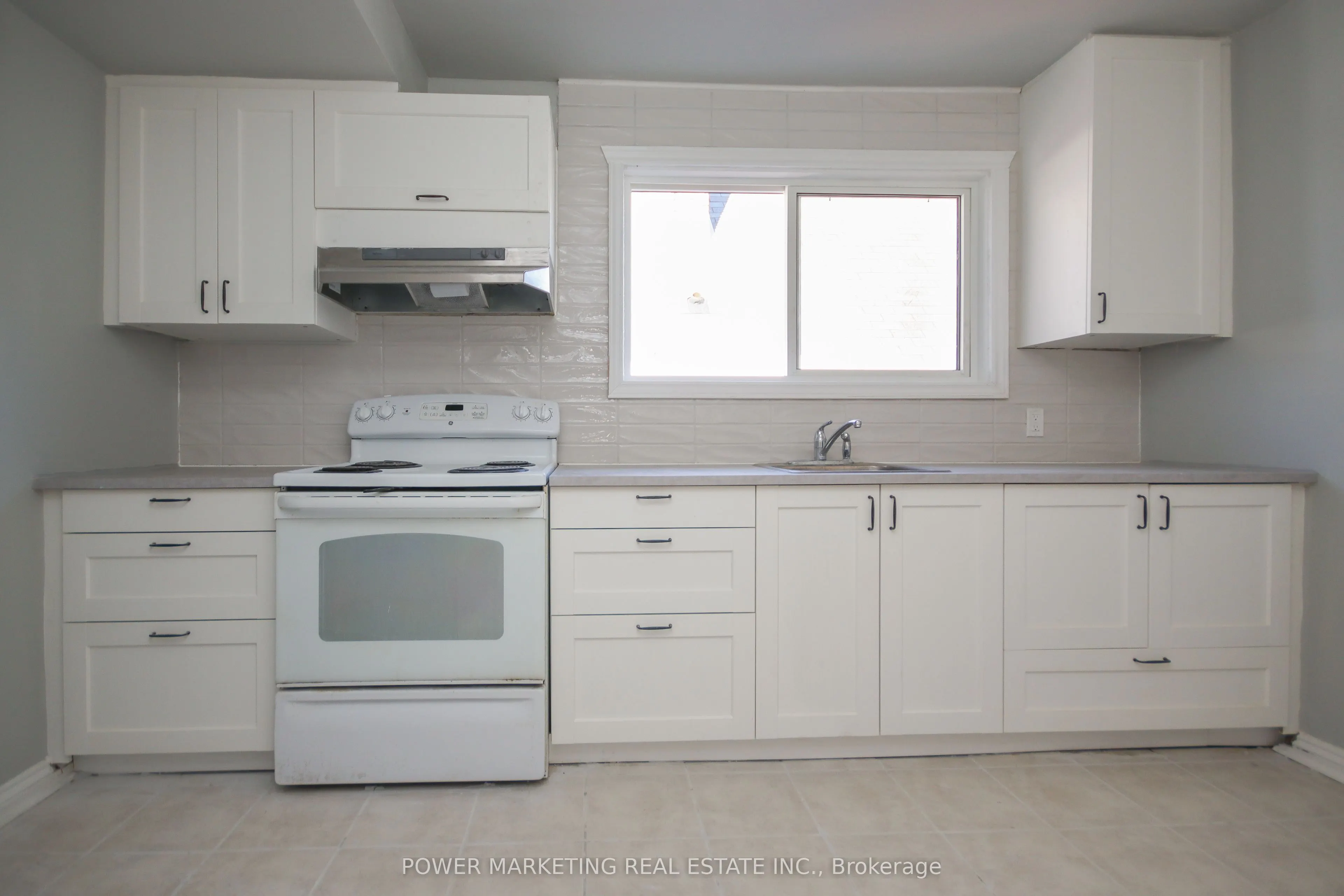 679 ROOSEVELT Avenue, #3