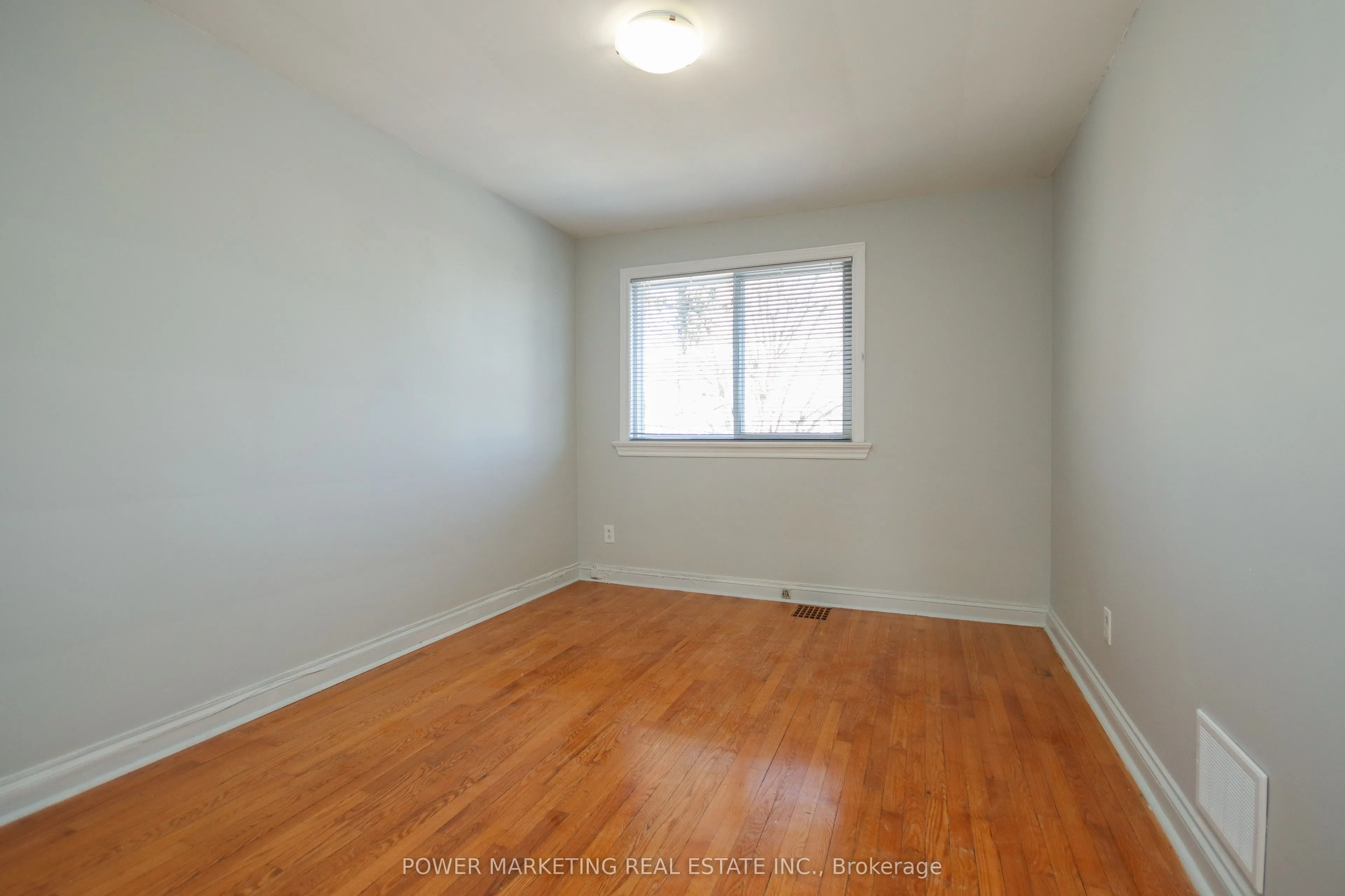 679 ROOSEVELT Avenue, #3