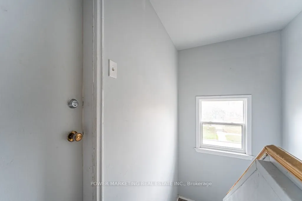 679 ROOSEVELT Avenue, #3