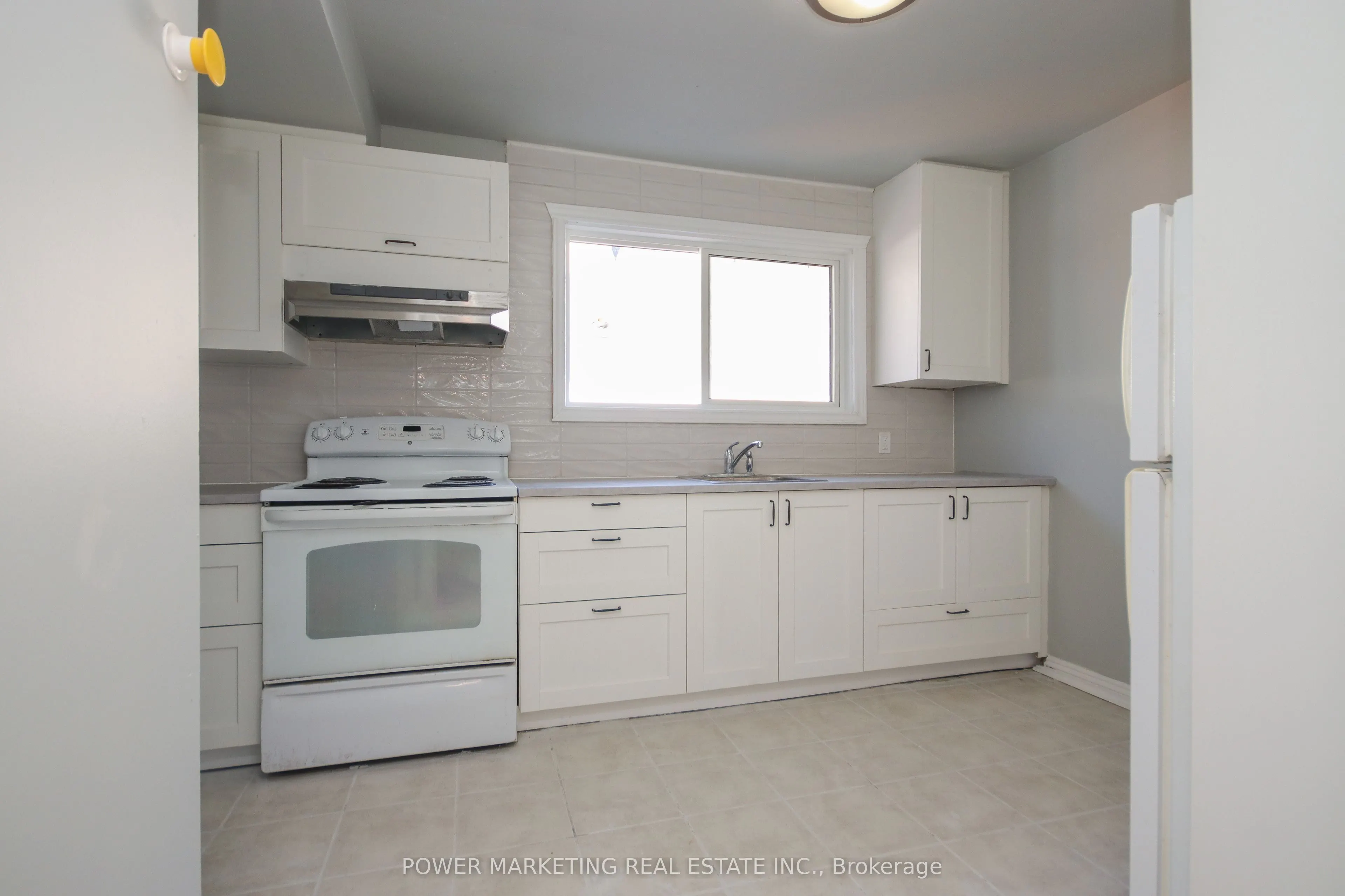 679 ROOSEVELT Avenue, #3