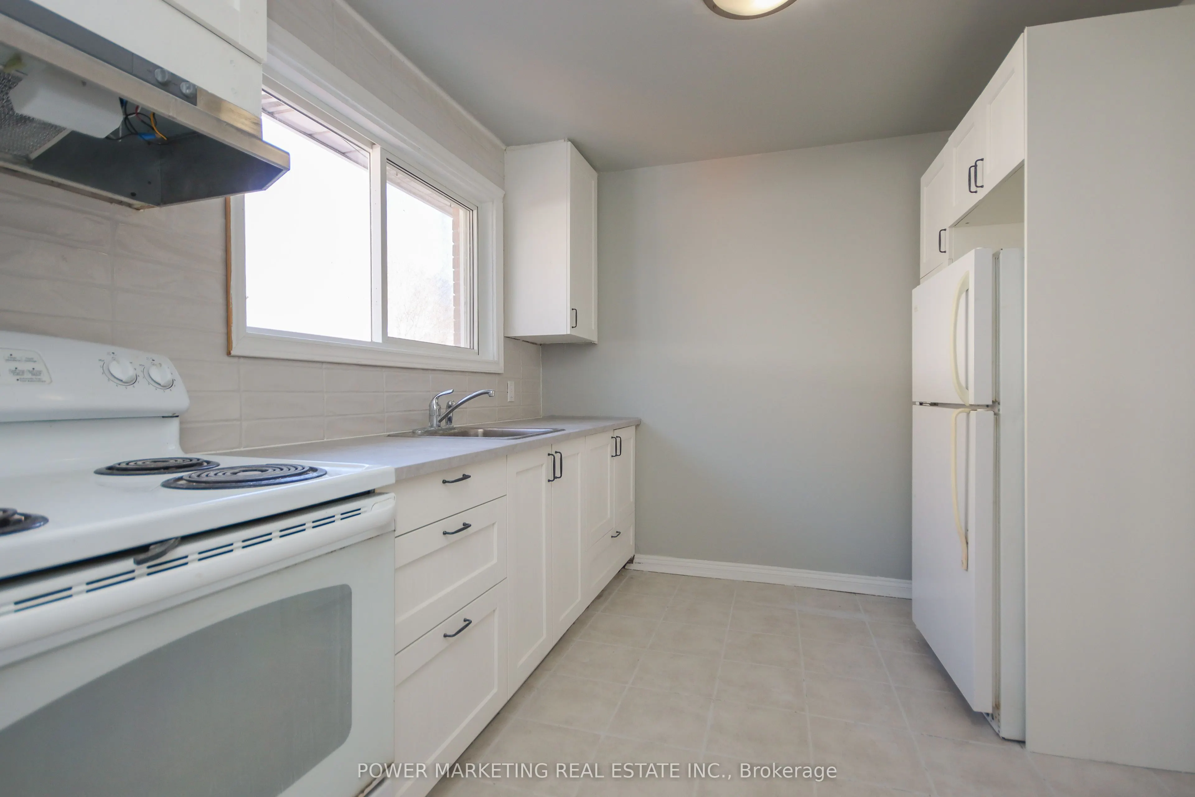 679 ROOSEVELT Avenue, #3