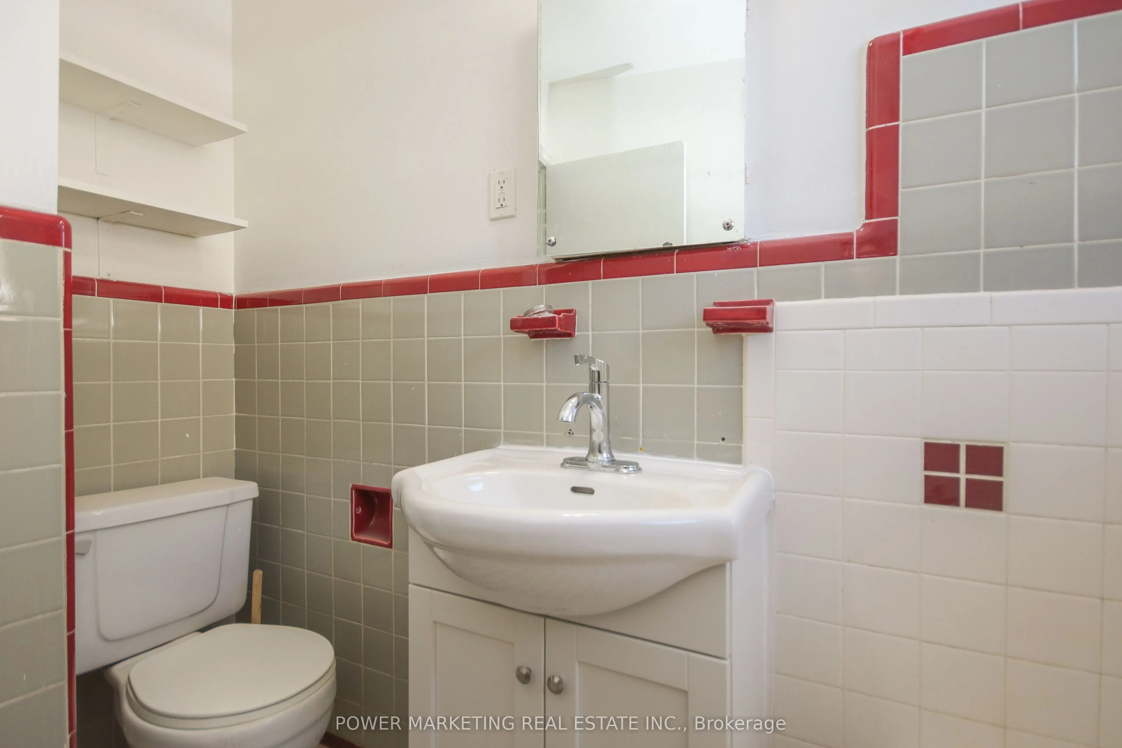 679 ROOSEVELT Avenue, #3