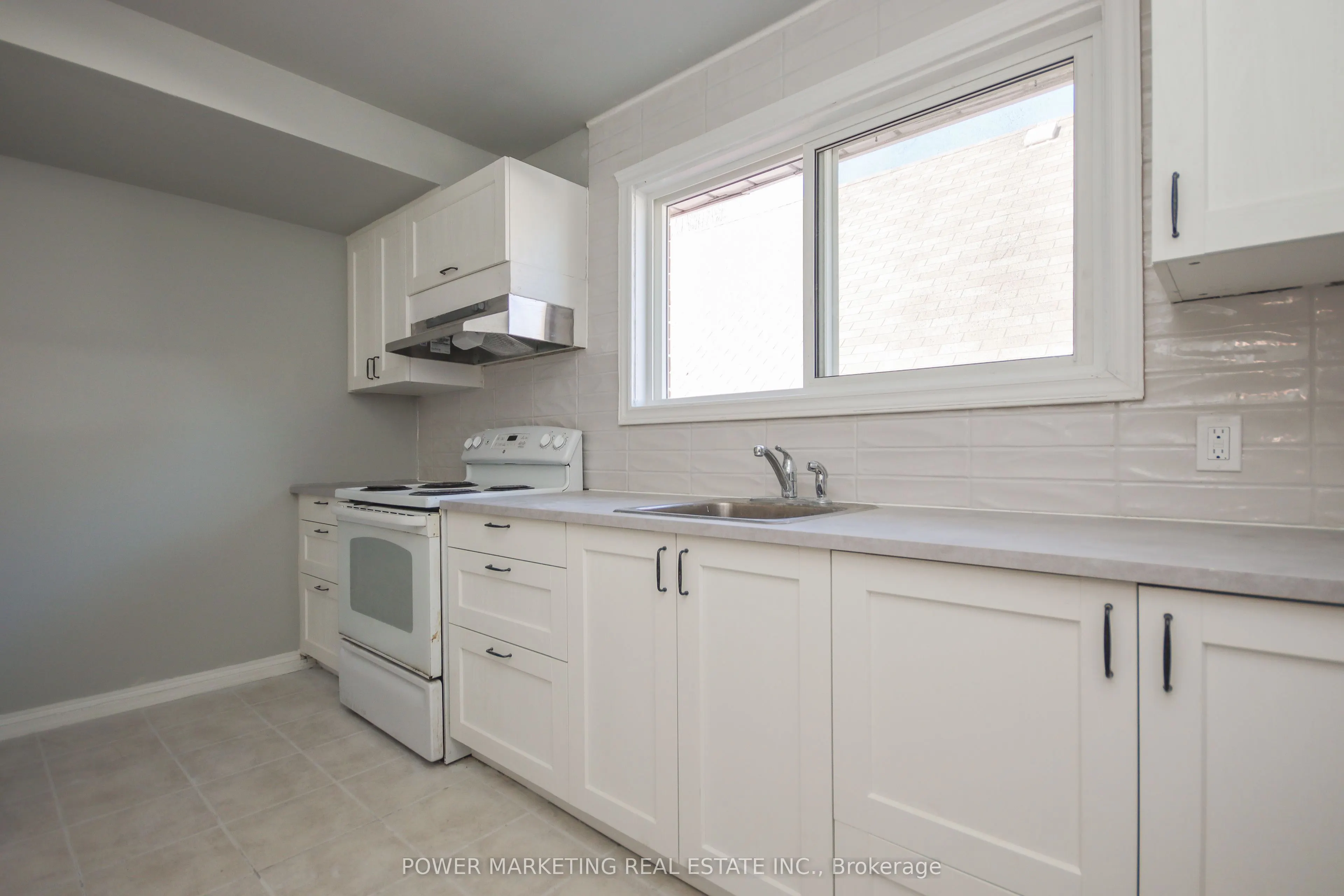 679 ROOSEVELT Avenue, #3