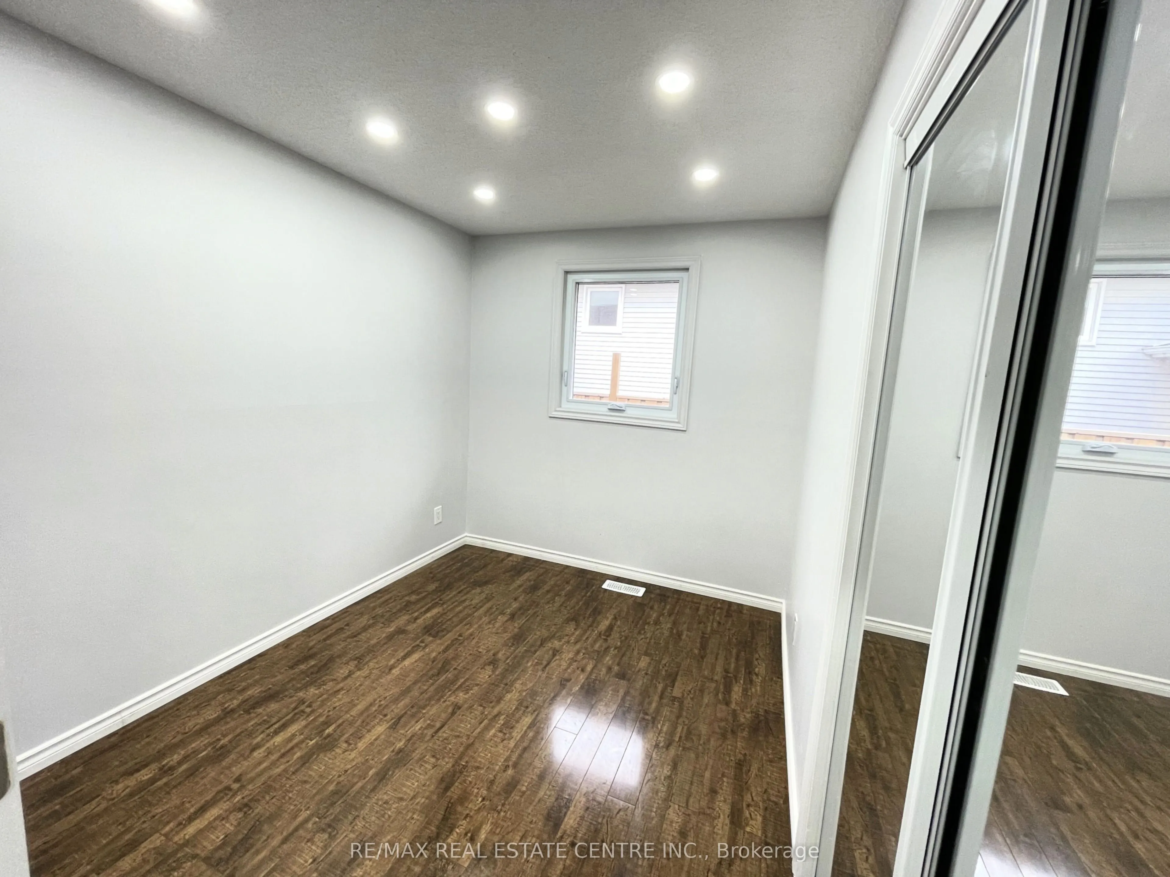 5965 Crimson Drive, #UPPER LEVEL