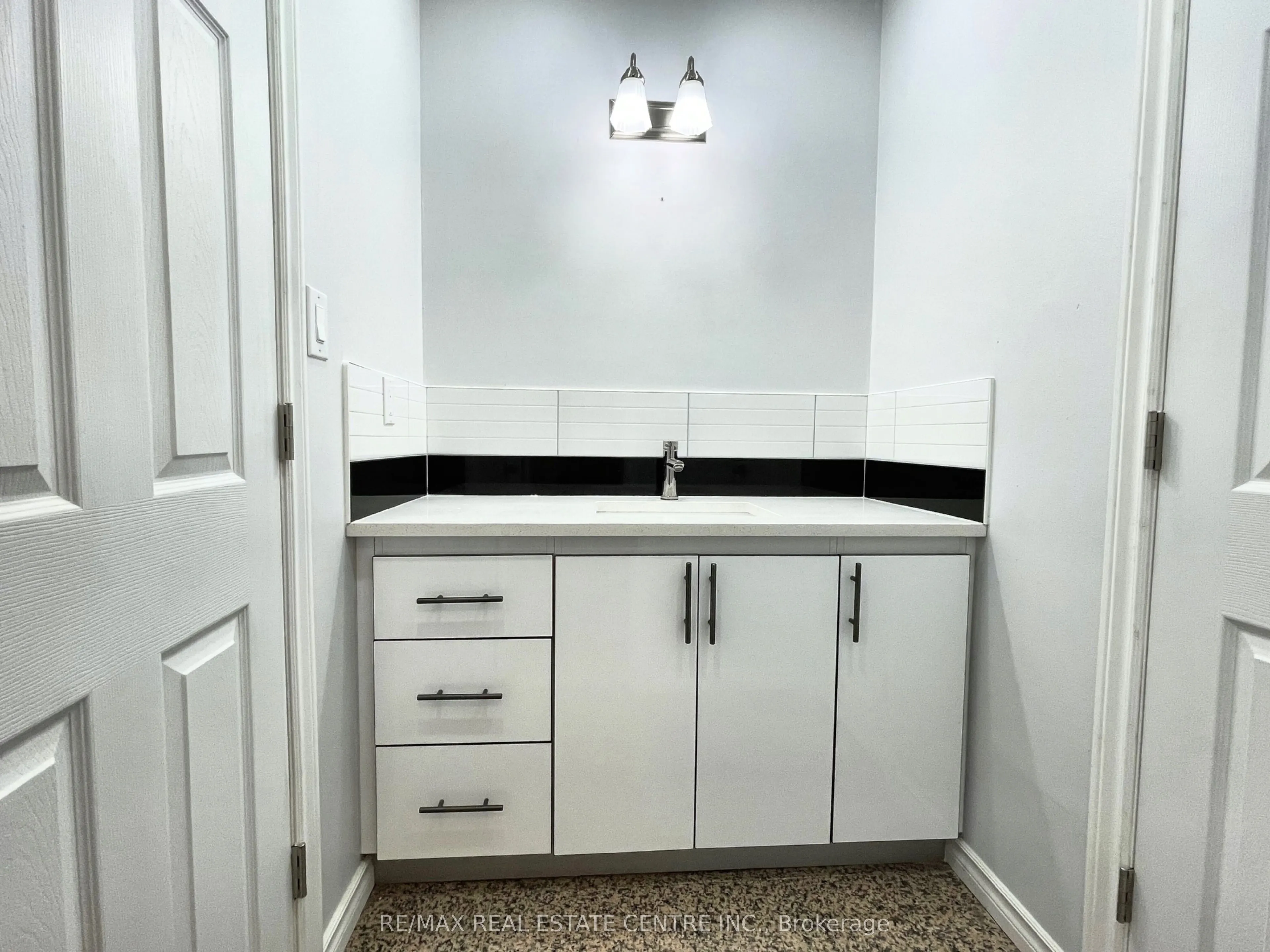 5965 Crimson Drive, #UPPER LEVEL