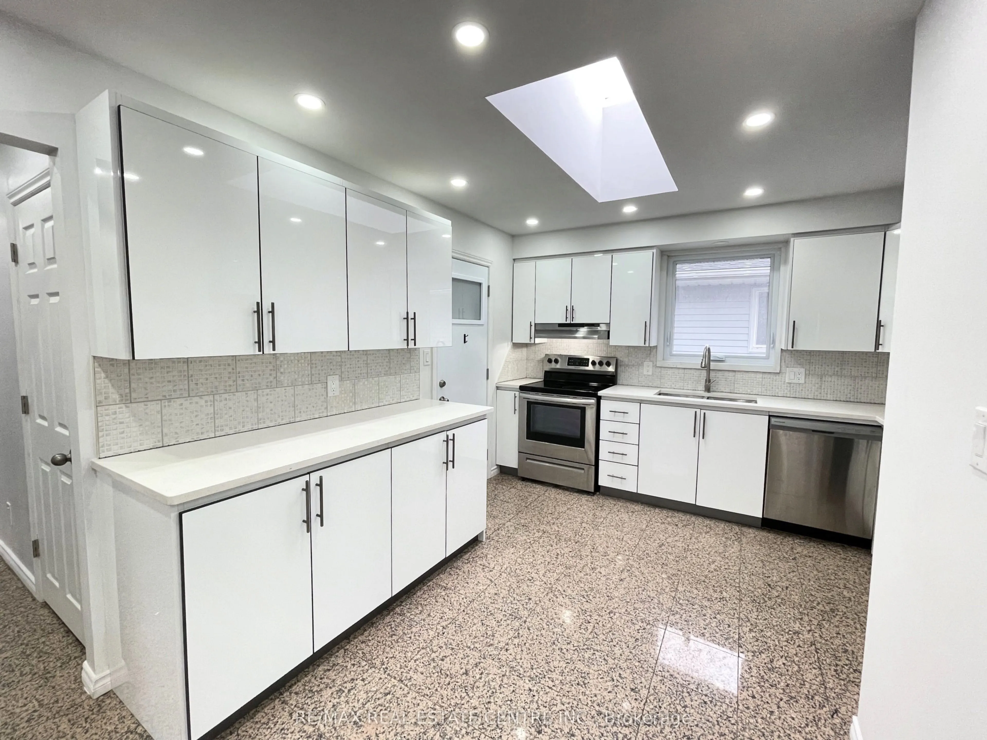 5965 Crimson Drive, #UPPER LEVEL