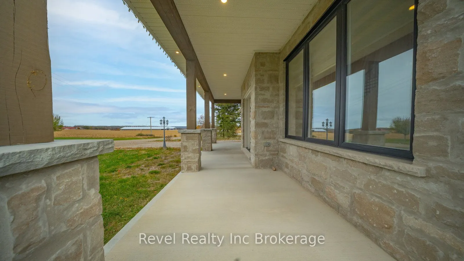 574252 Old School Line