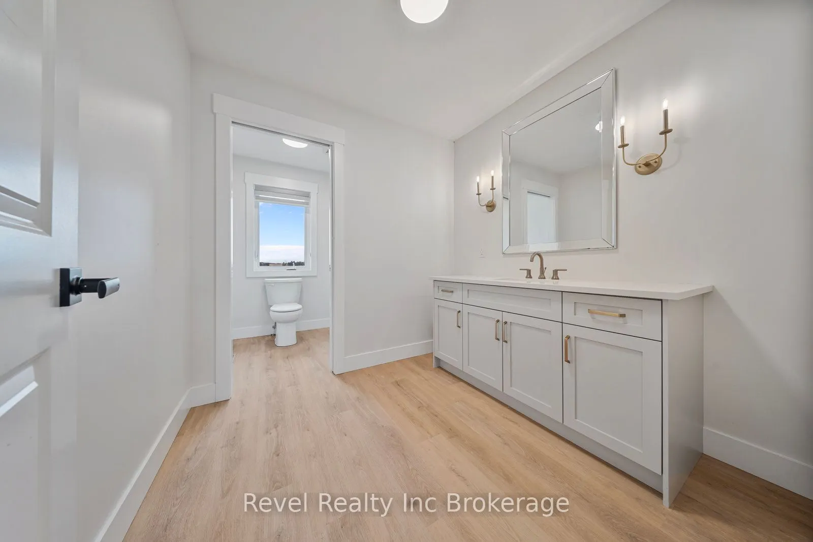 574252 Old School Line