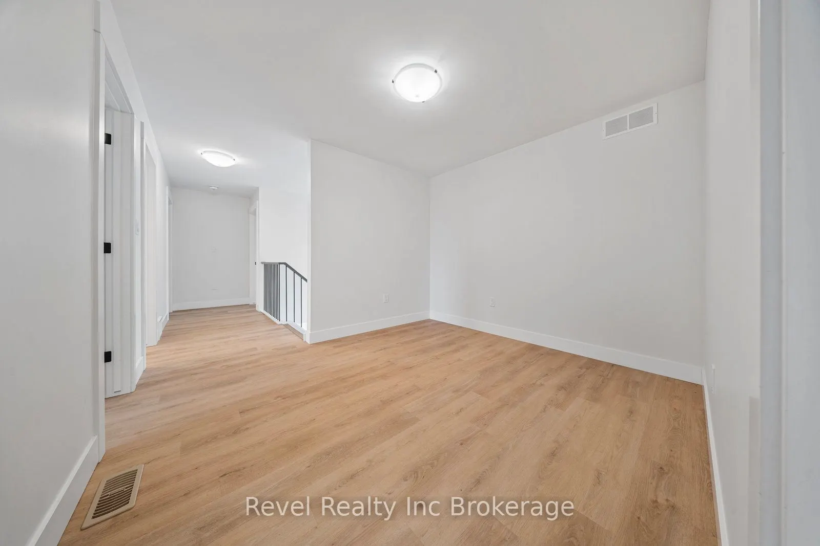 574252 Old School Line