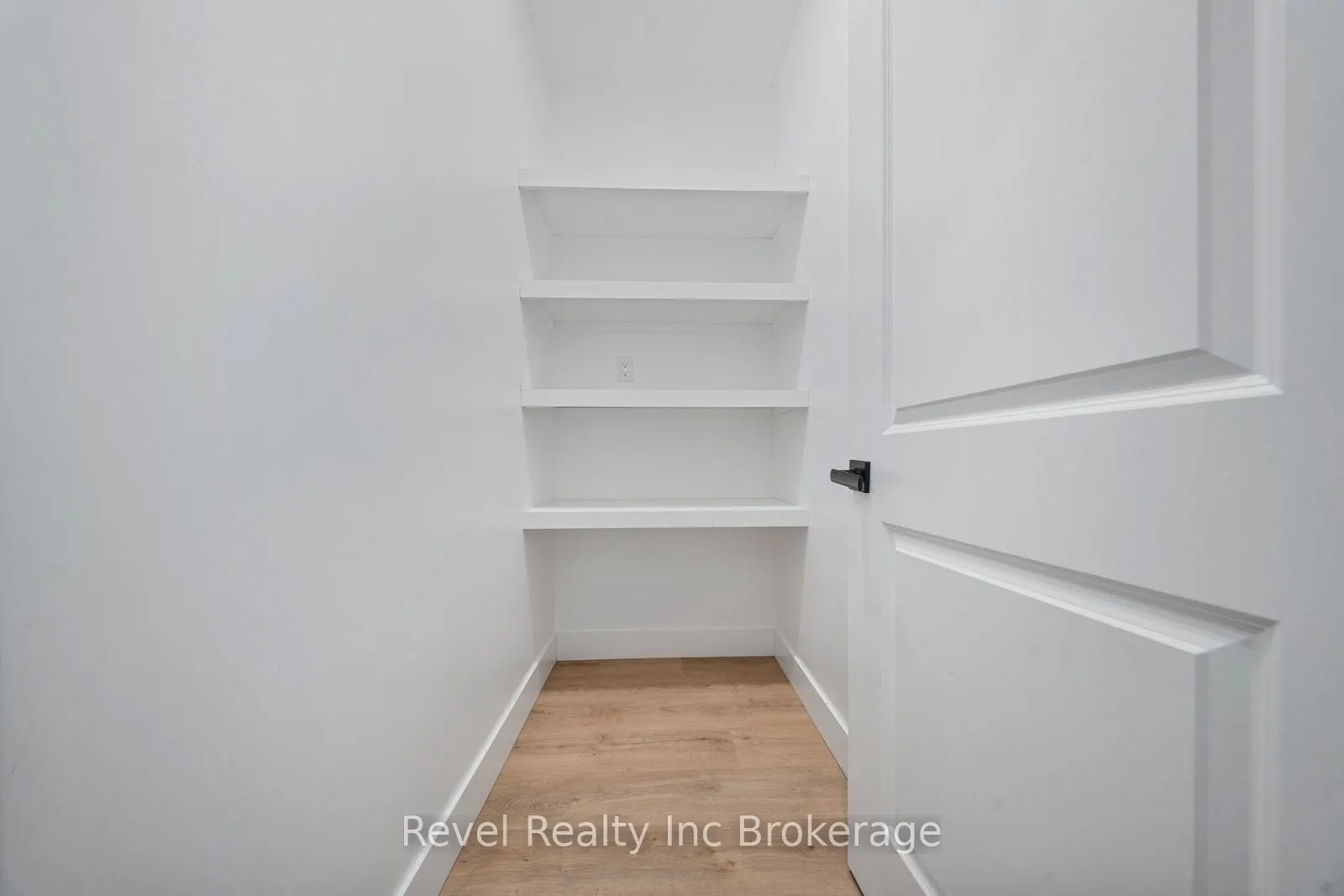 574252 Old School Line