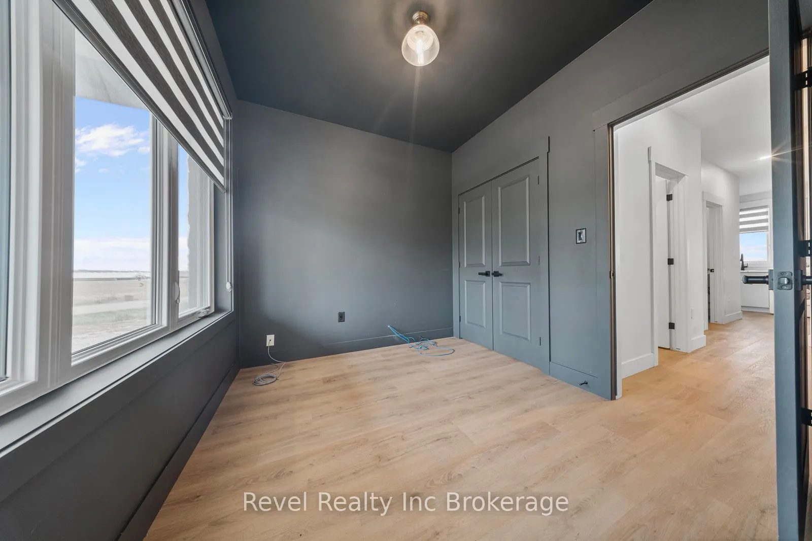 574252 Old School Line