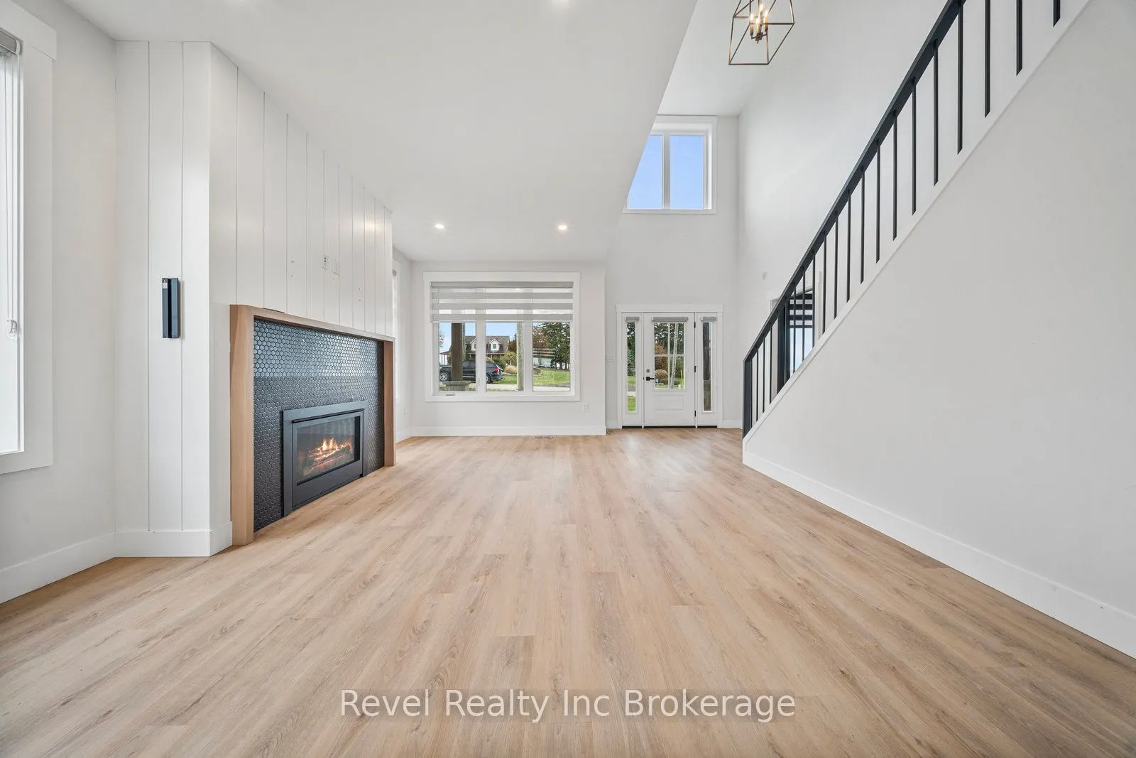 574252 Old School Line