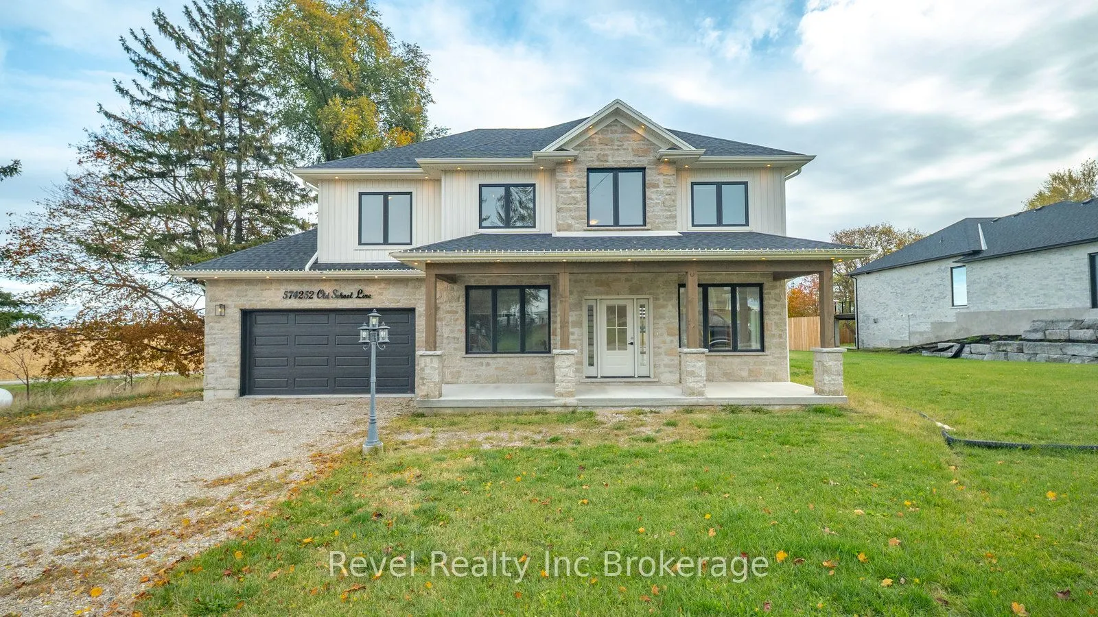 574252 Old School Line