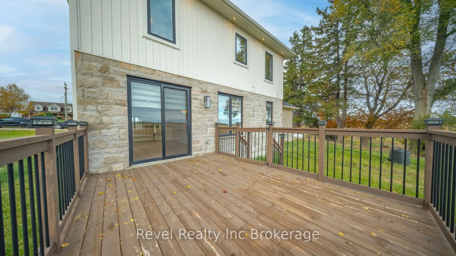 574252 Old School Line