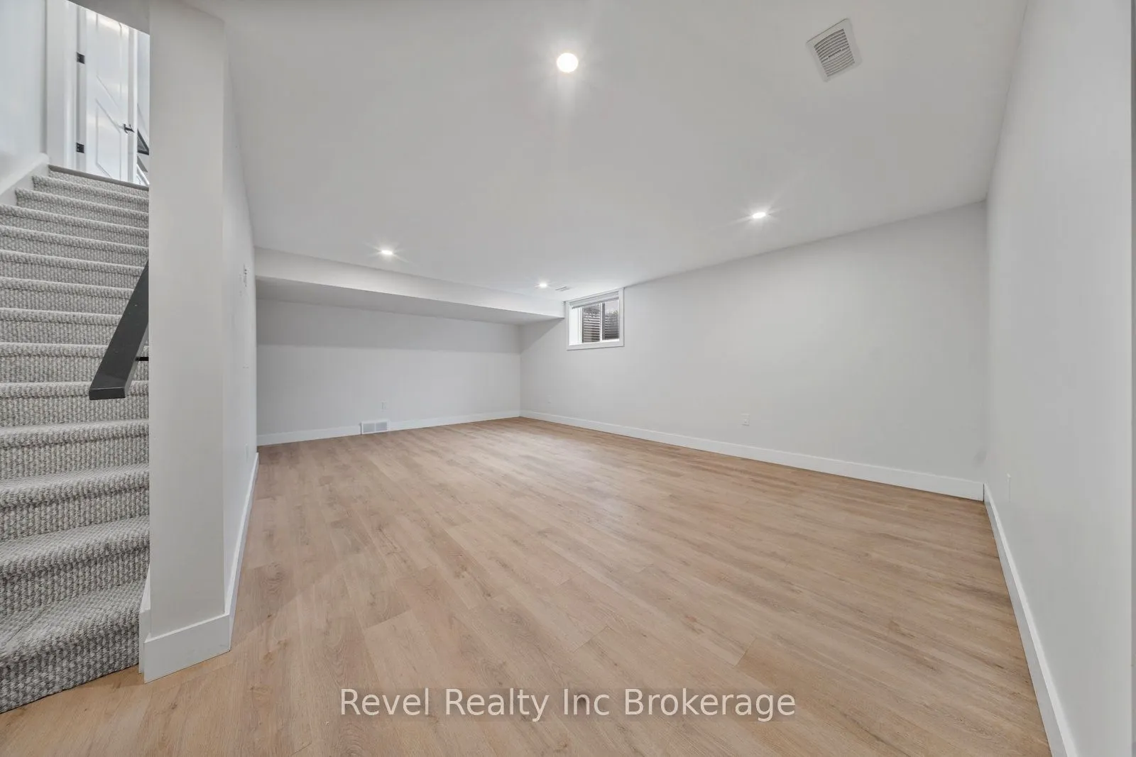 574252 Old School Line