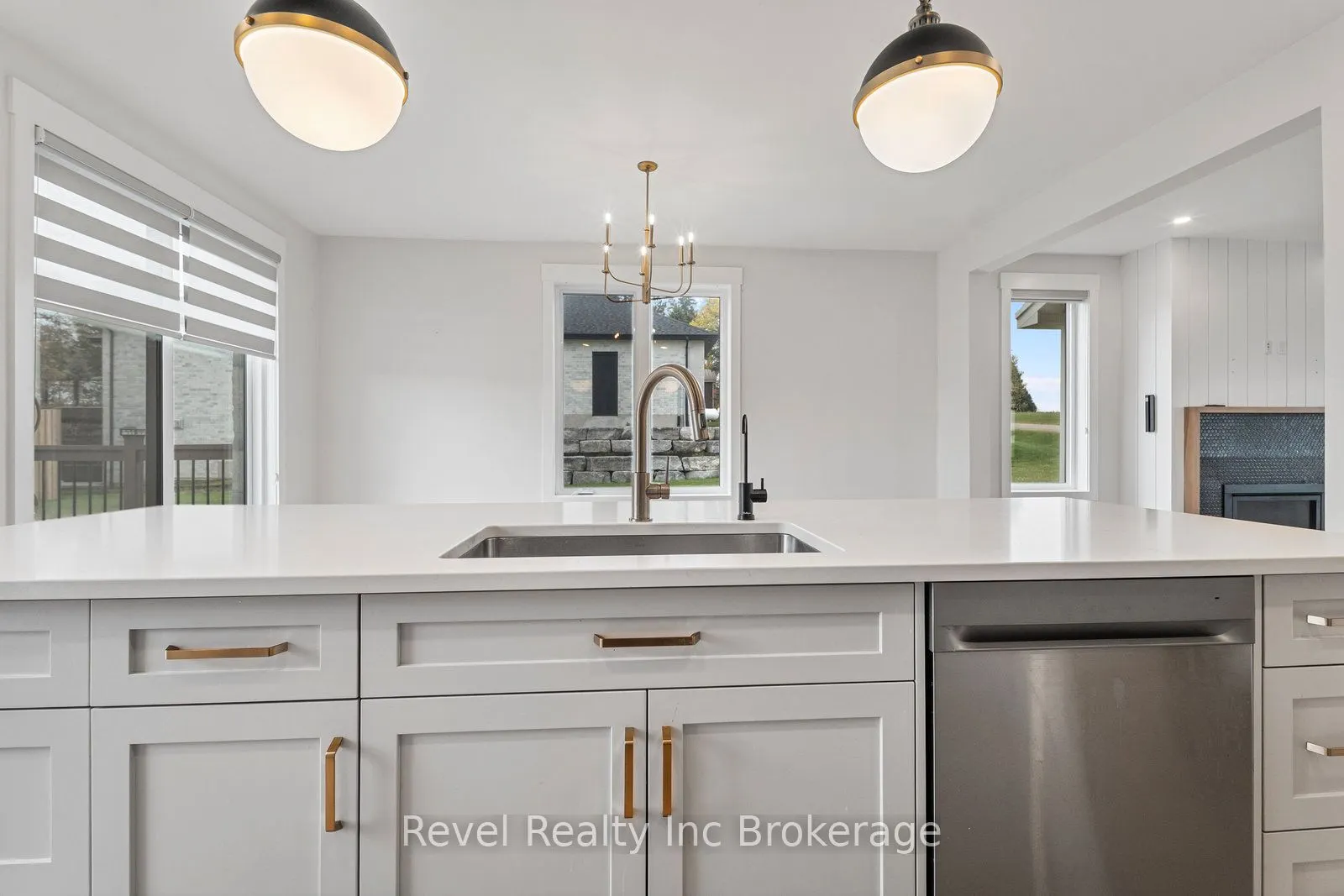 574252 Old School Line