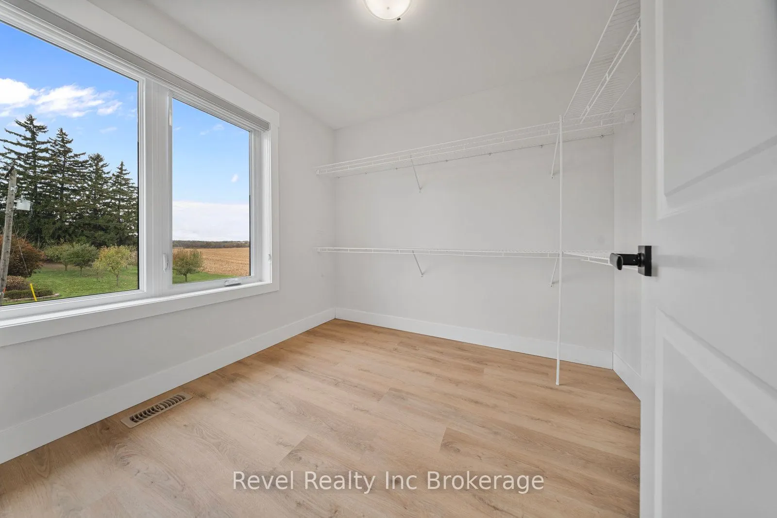 574252 Old School Line