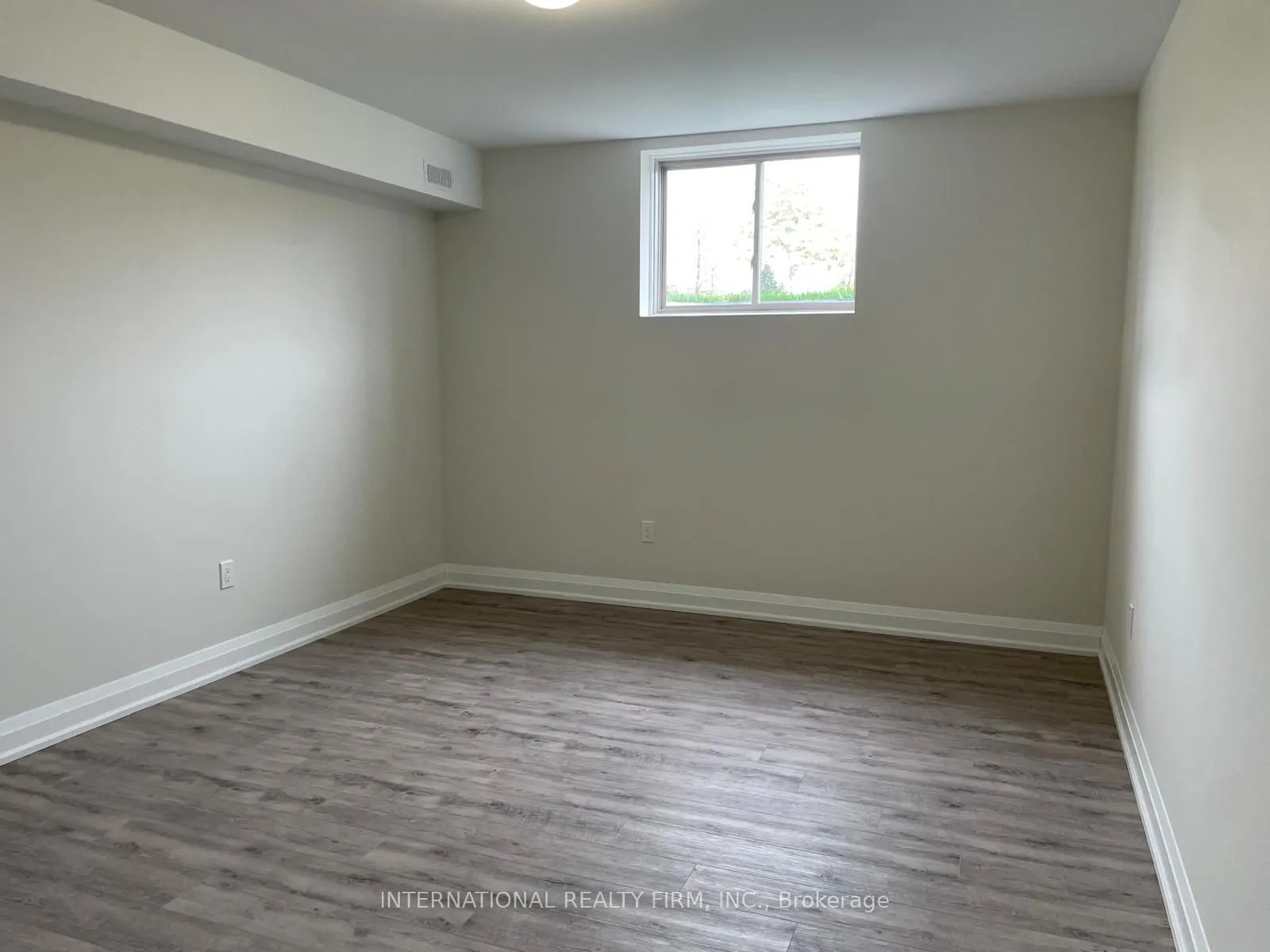 184 Sanderling Crescent, #B