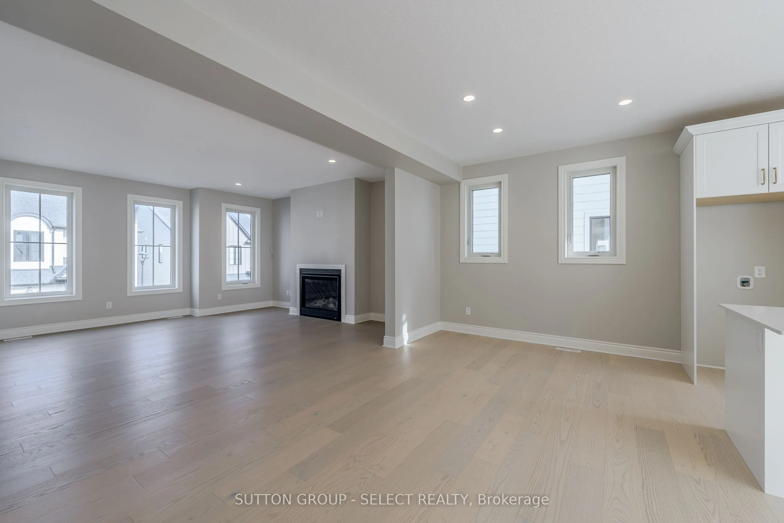 2835 Sheffield Place, #9