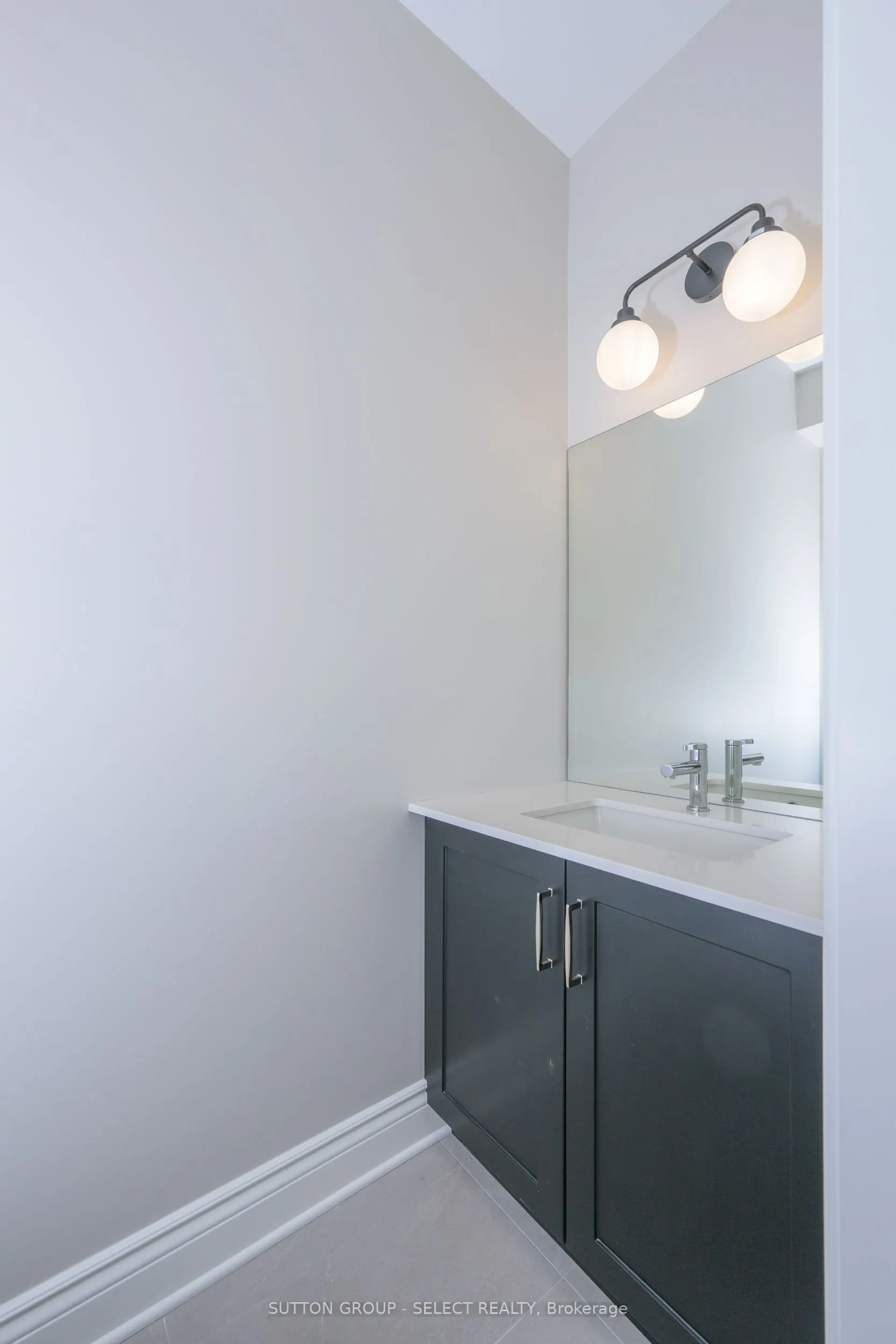 2835 Sheffield Place, #9