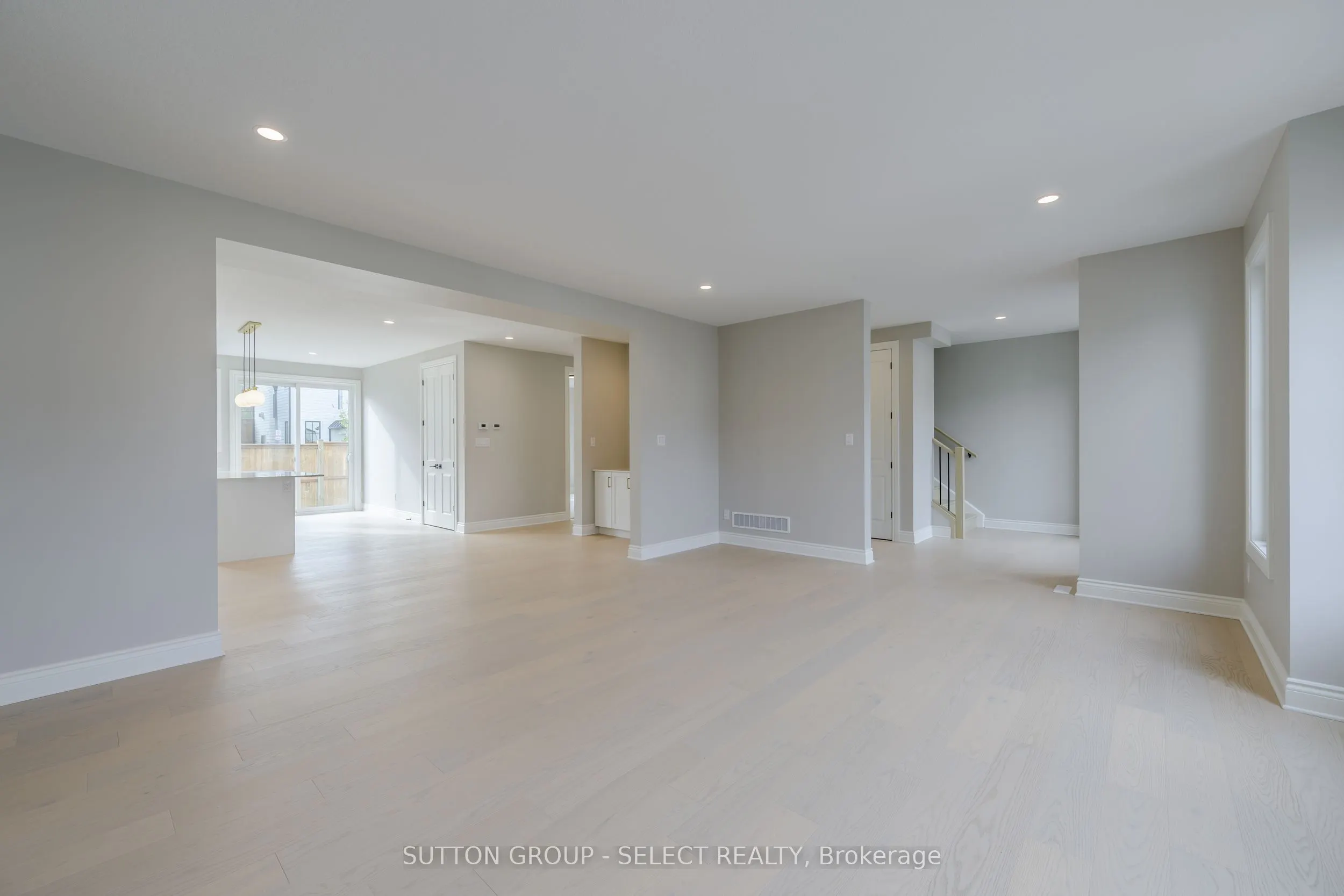 2835 Sheffield Place, #9