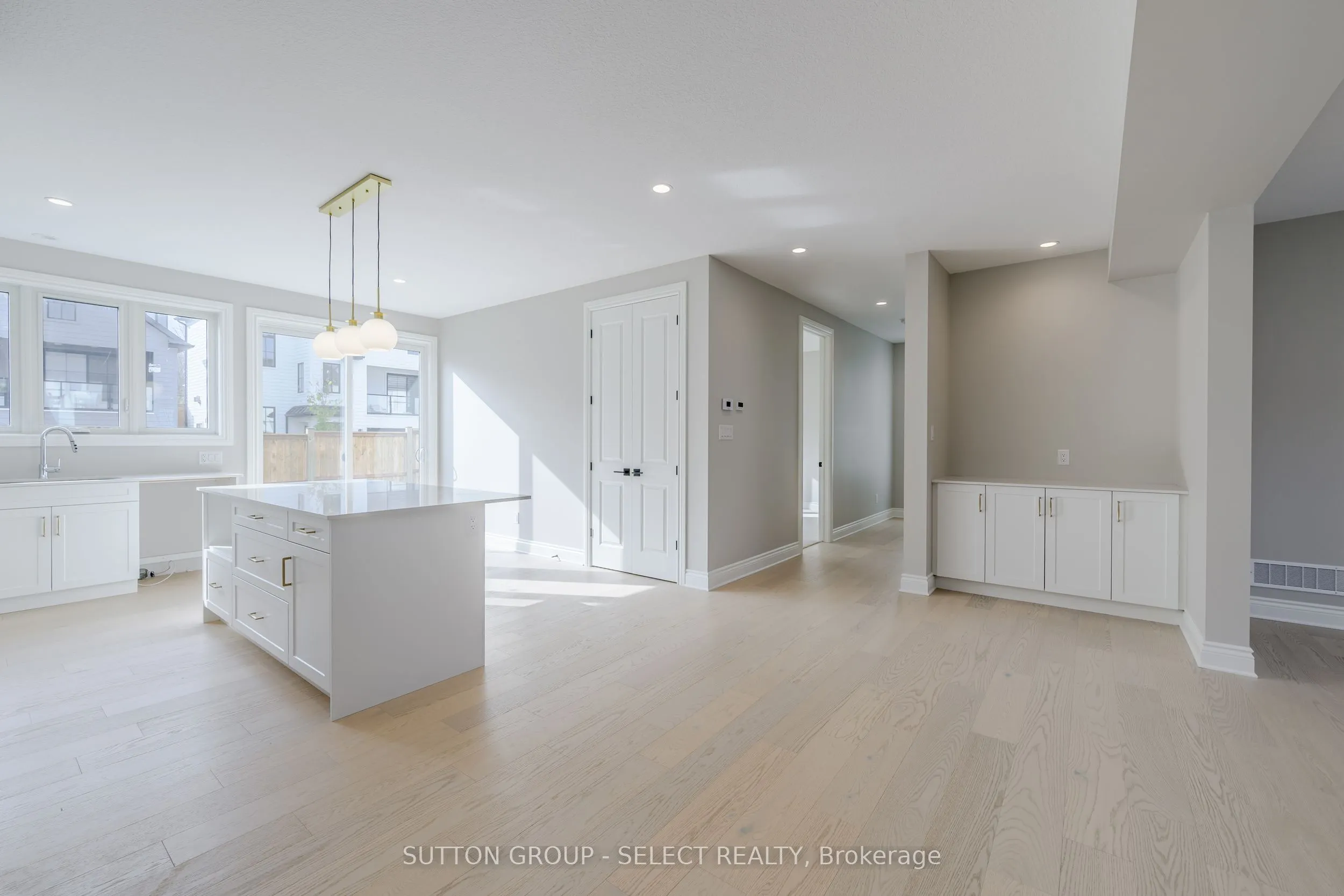 2835 Sheffield Place, #9