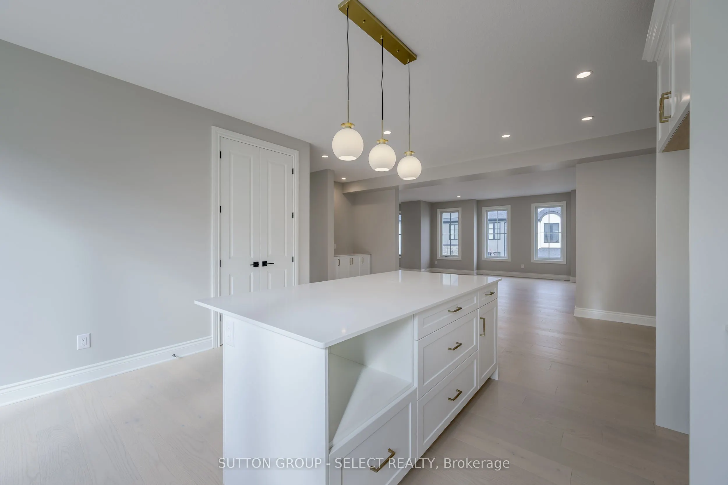 2835 Sheffield Place, #9