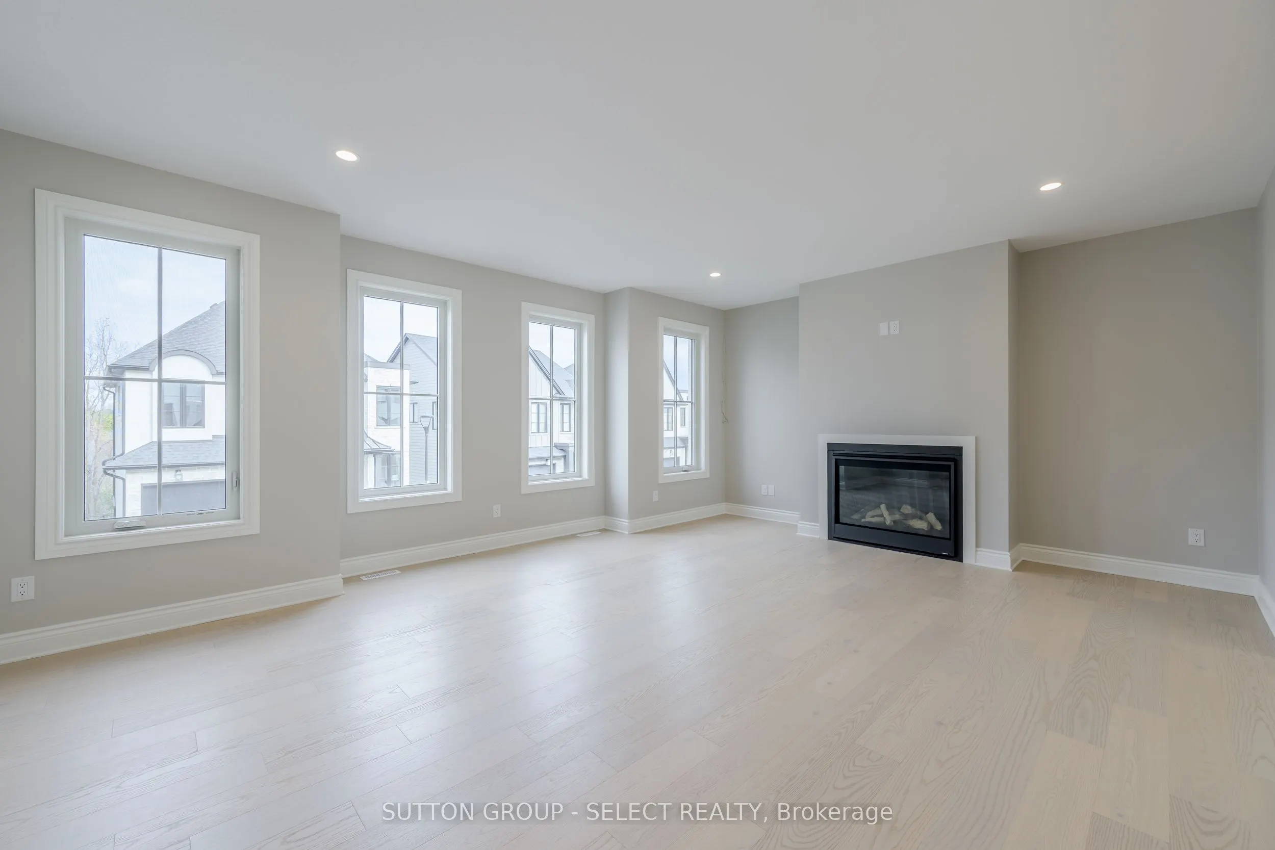 2835 Sheffield Place, #9