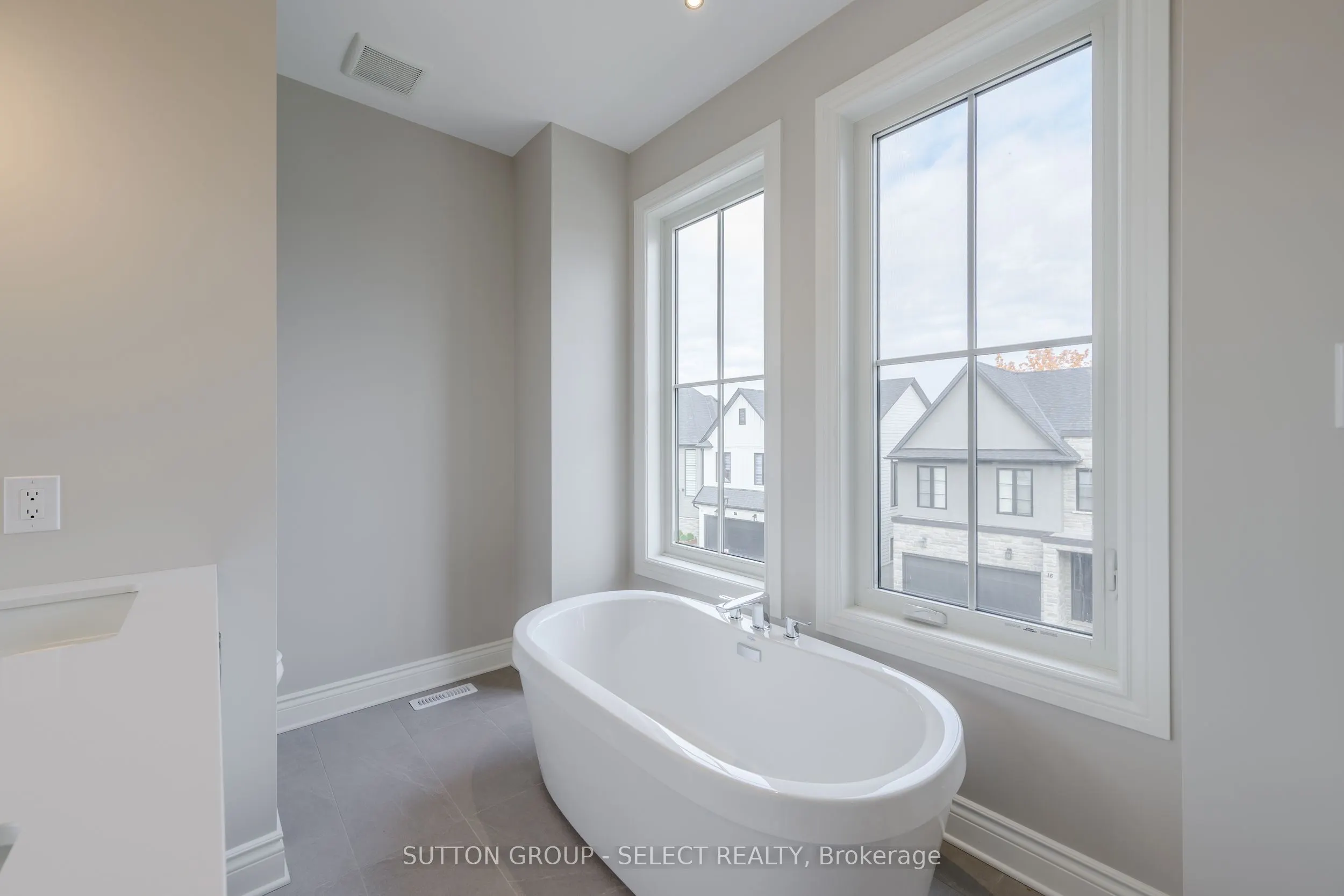 2835 Sheffield Place, #9