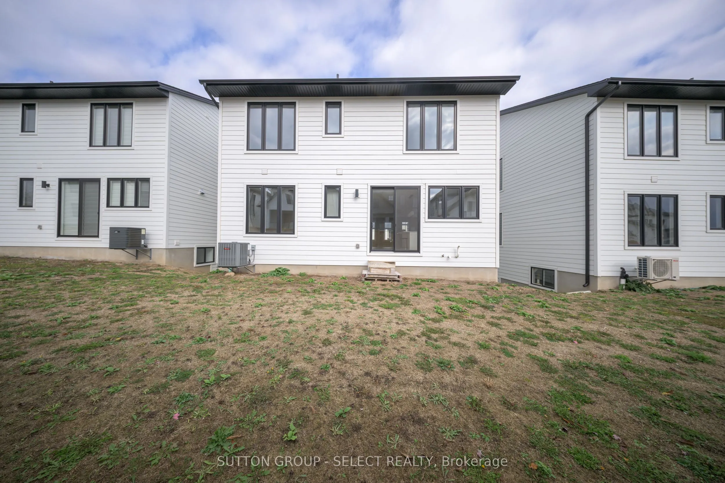 2835 Sheffield Place, #9