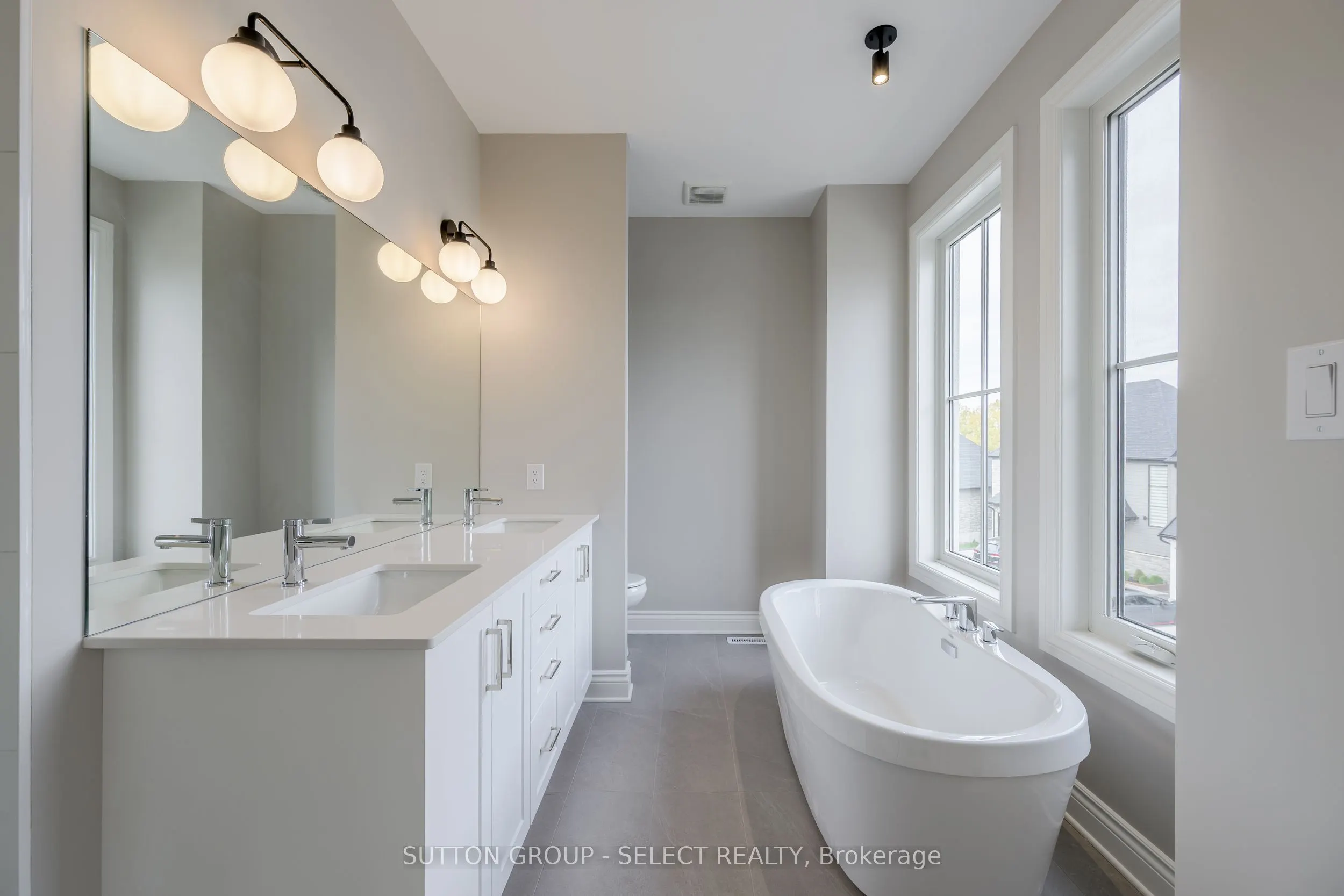 2835 Sheffield Place, #9