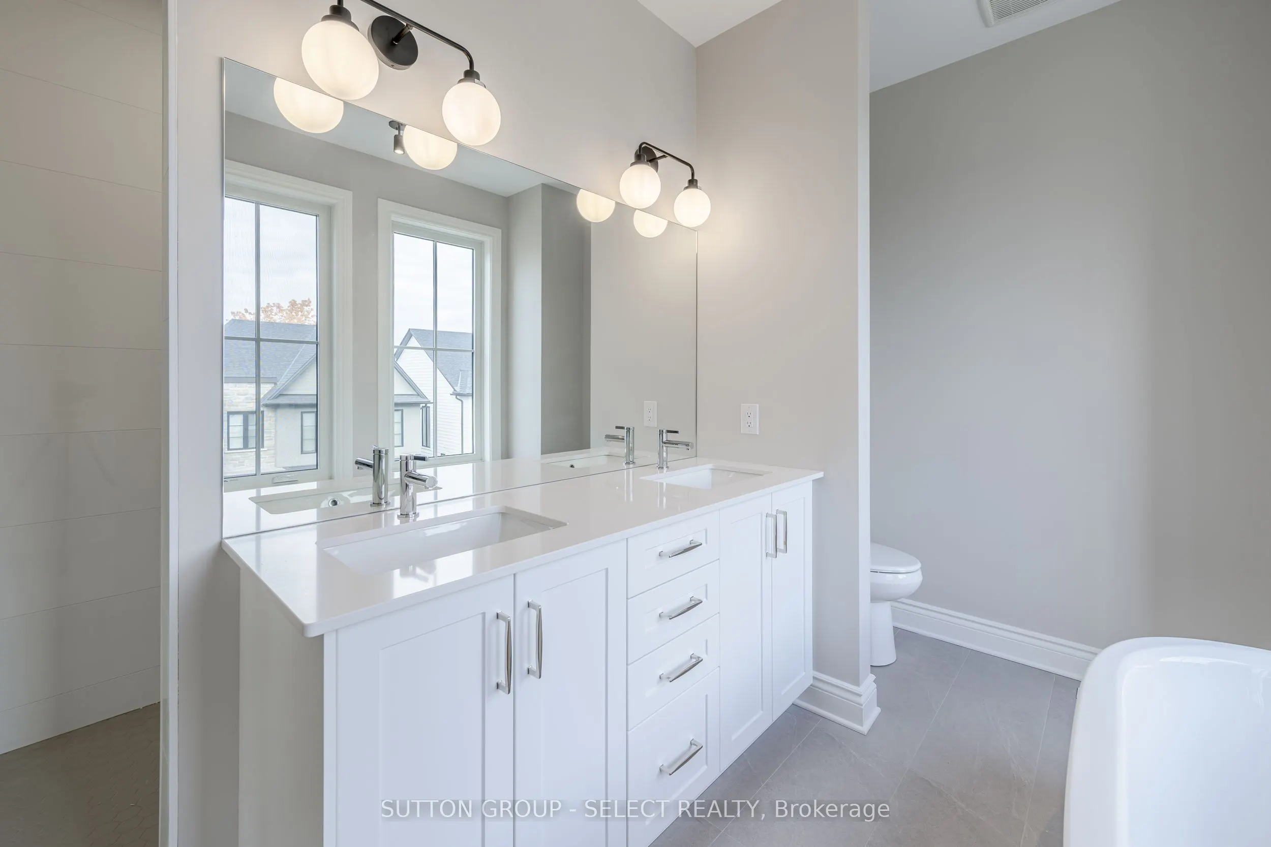 2835 Sheffield Place, #9