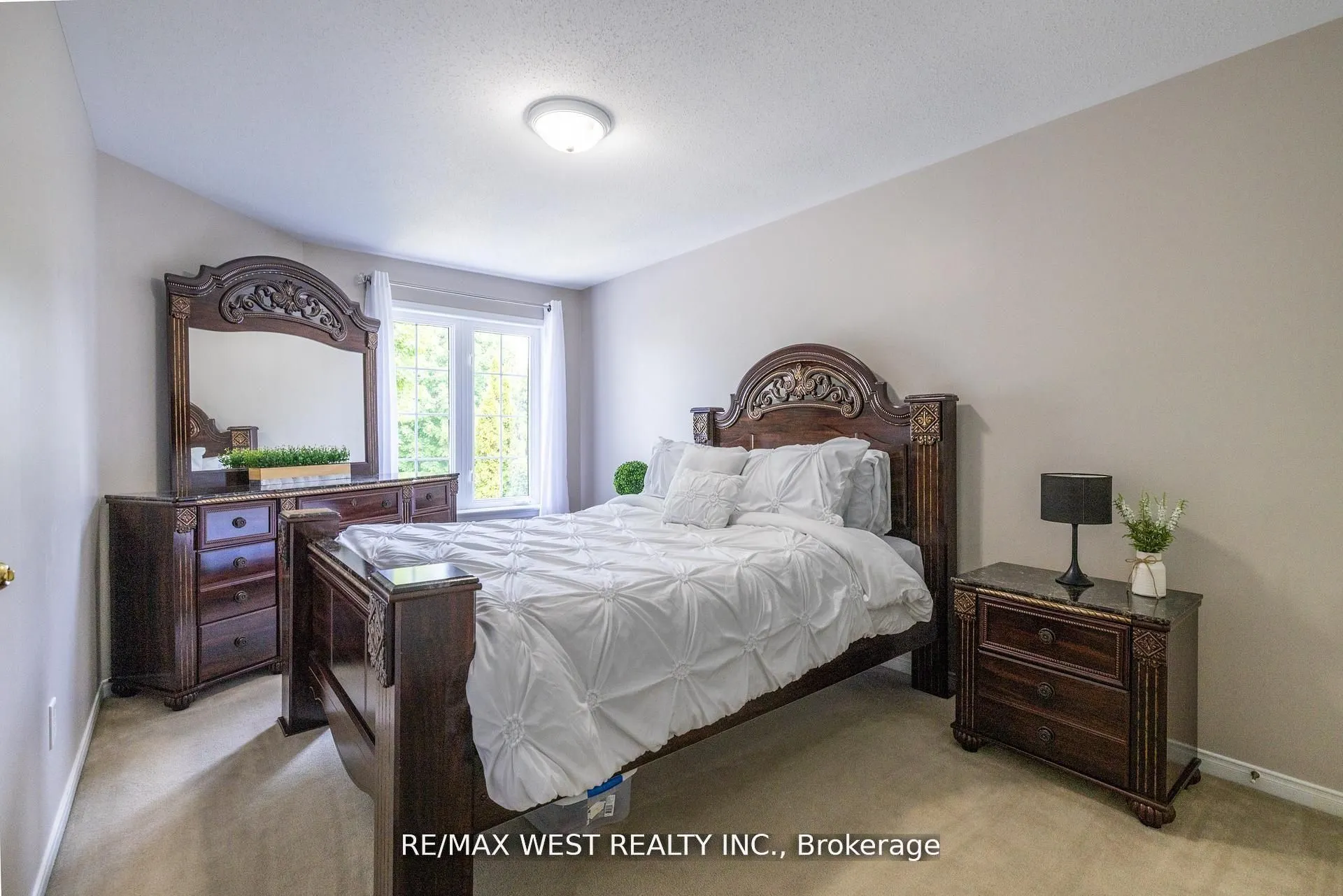 214 Castlegarth Crescent