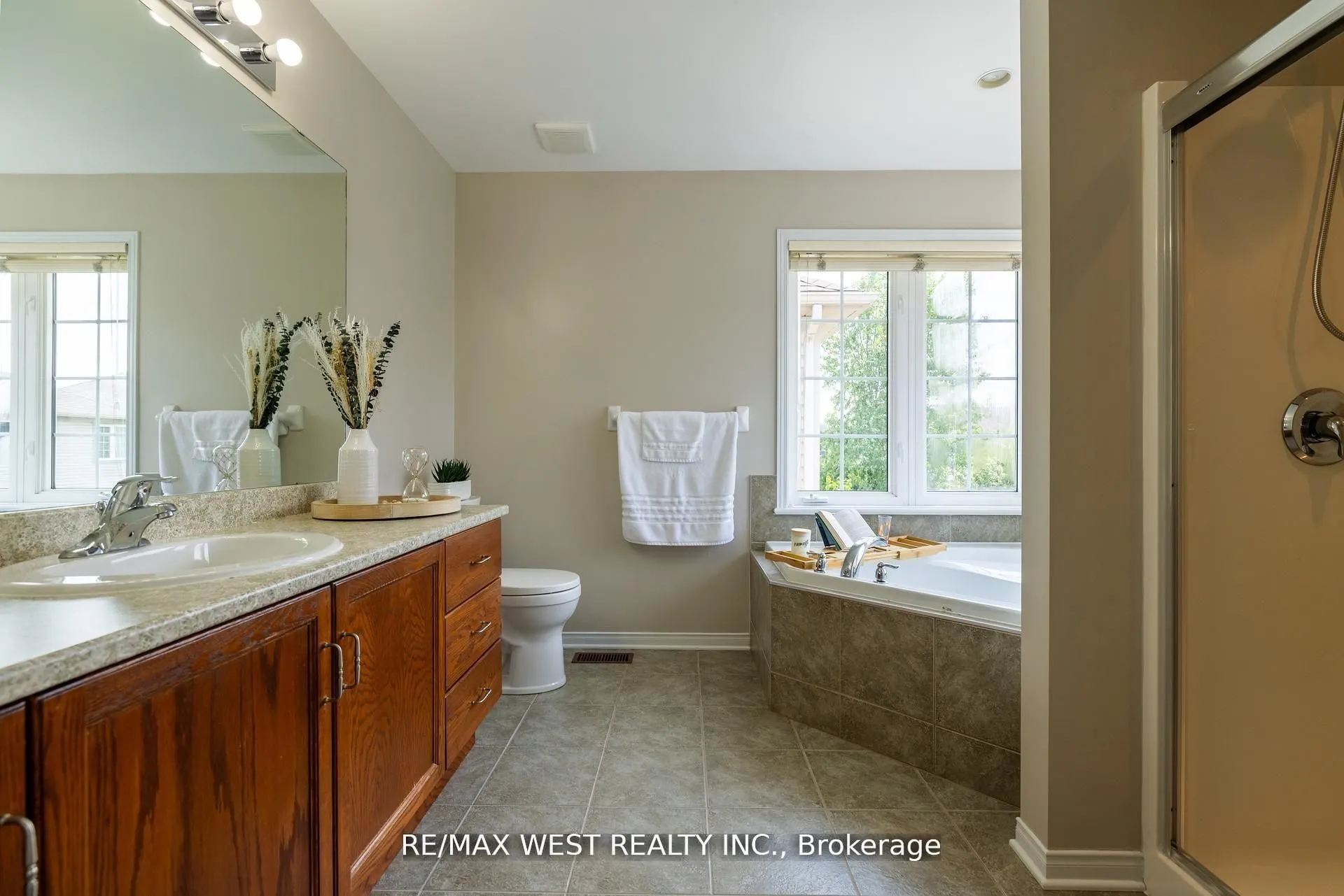 214 Castlegarth Crescent