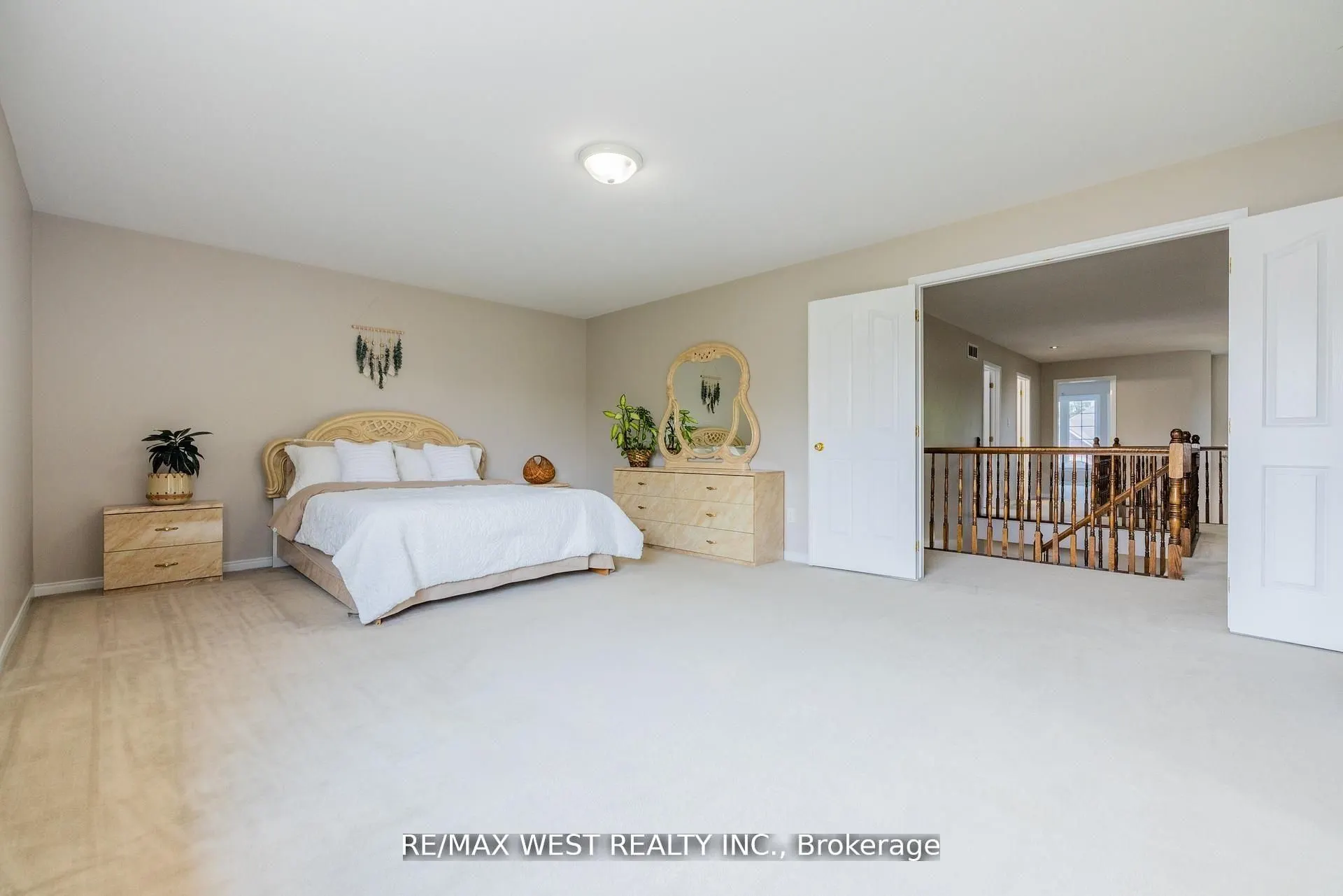 214 Castlegarth Crescent