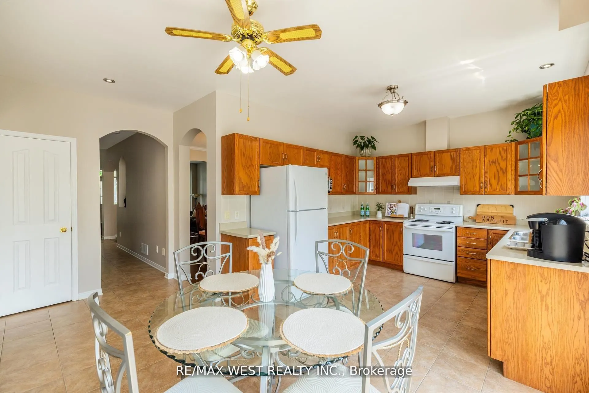 214 Castlegarth Crescent