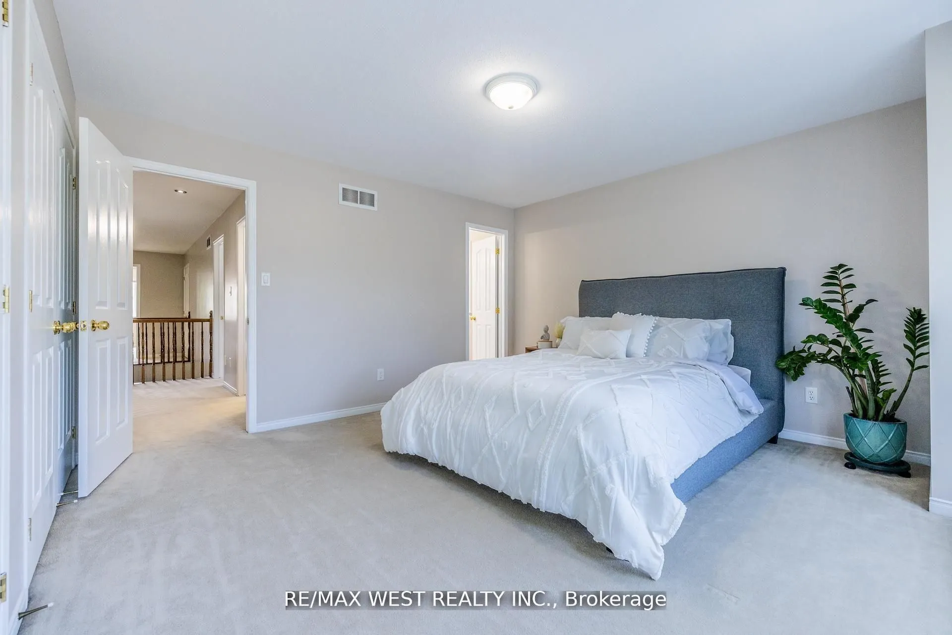 214 Castlegarth Crescent