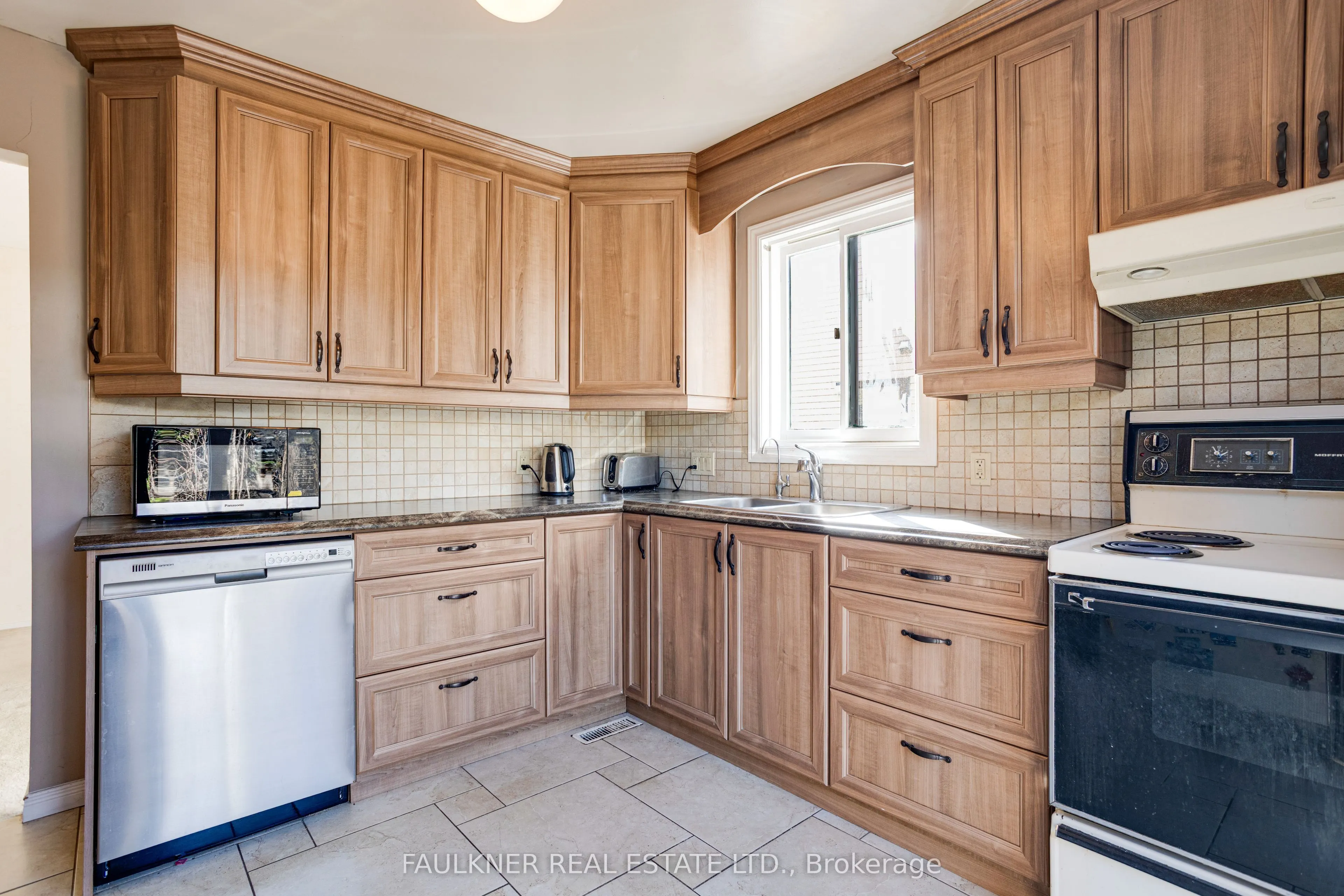 1807 Brousseau Crescent